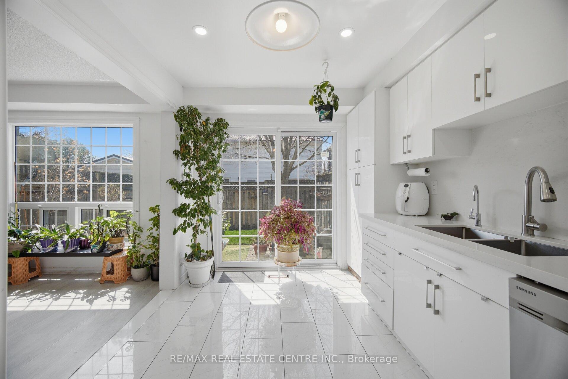 Photo 13 of Unit 2, 3 Hartnell Square, Brampton, Central Park — HOMEH