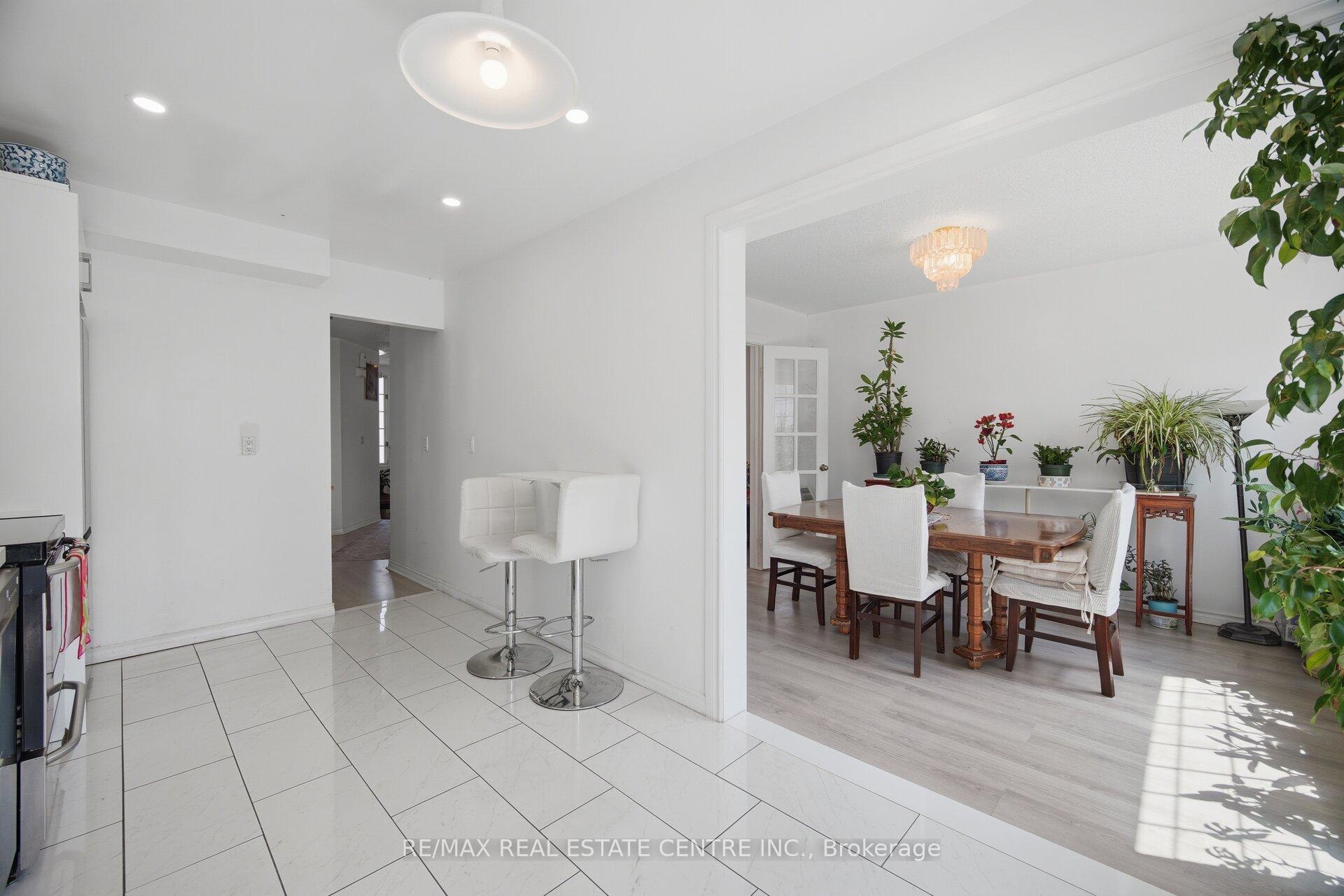 Photo 14 of Unit 2, 3 Hartnell Square, Brampton, Central Park — HOMEH
