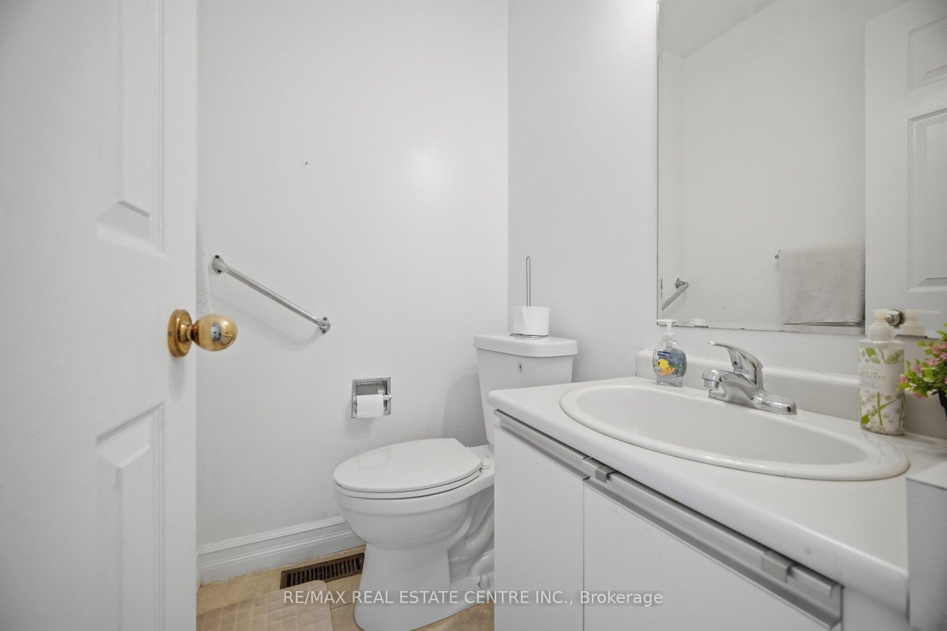 Photo 15 of Unit 2, 3 Hartnell Square, Brampton, Central Park — HOMEH