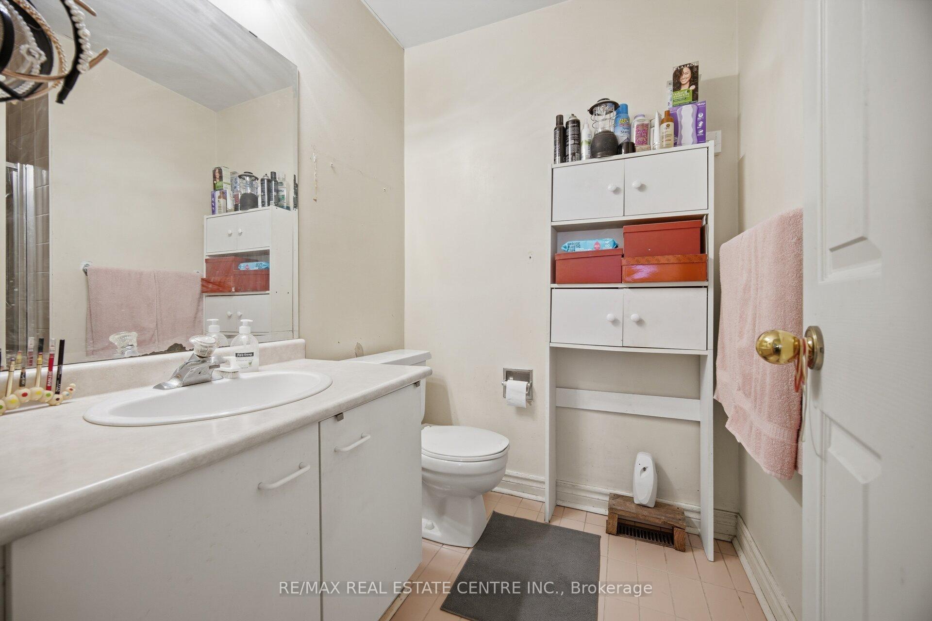 Photo 24 of Unit 2, 3 Hartnell Square, Brampton, Central Park — HOMEH