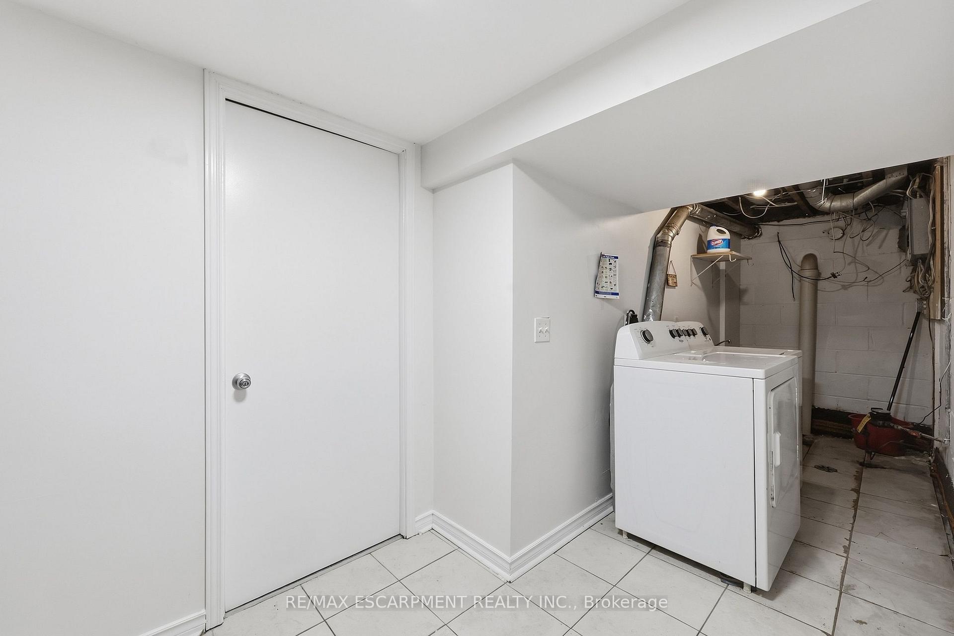Photo 3 of Unit Lower, 292 Bogert Avenue, North York, Lansing-Westgate — HOMEH