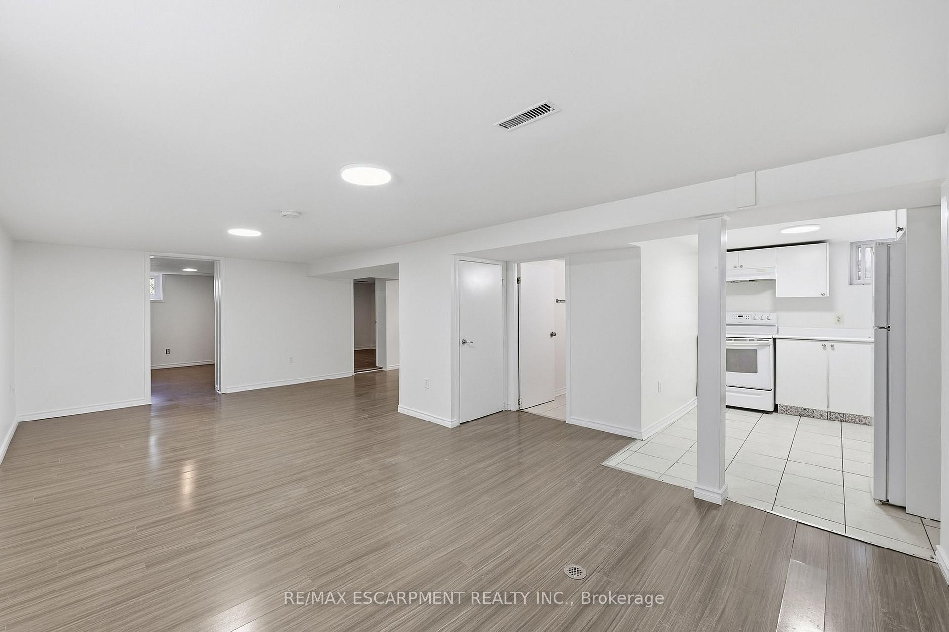 Photo 5 of Unit Lower, 292 Bogert Avenue, North York, Lansing-Westgate — HOMEH