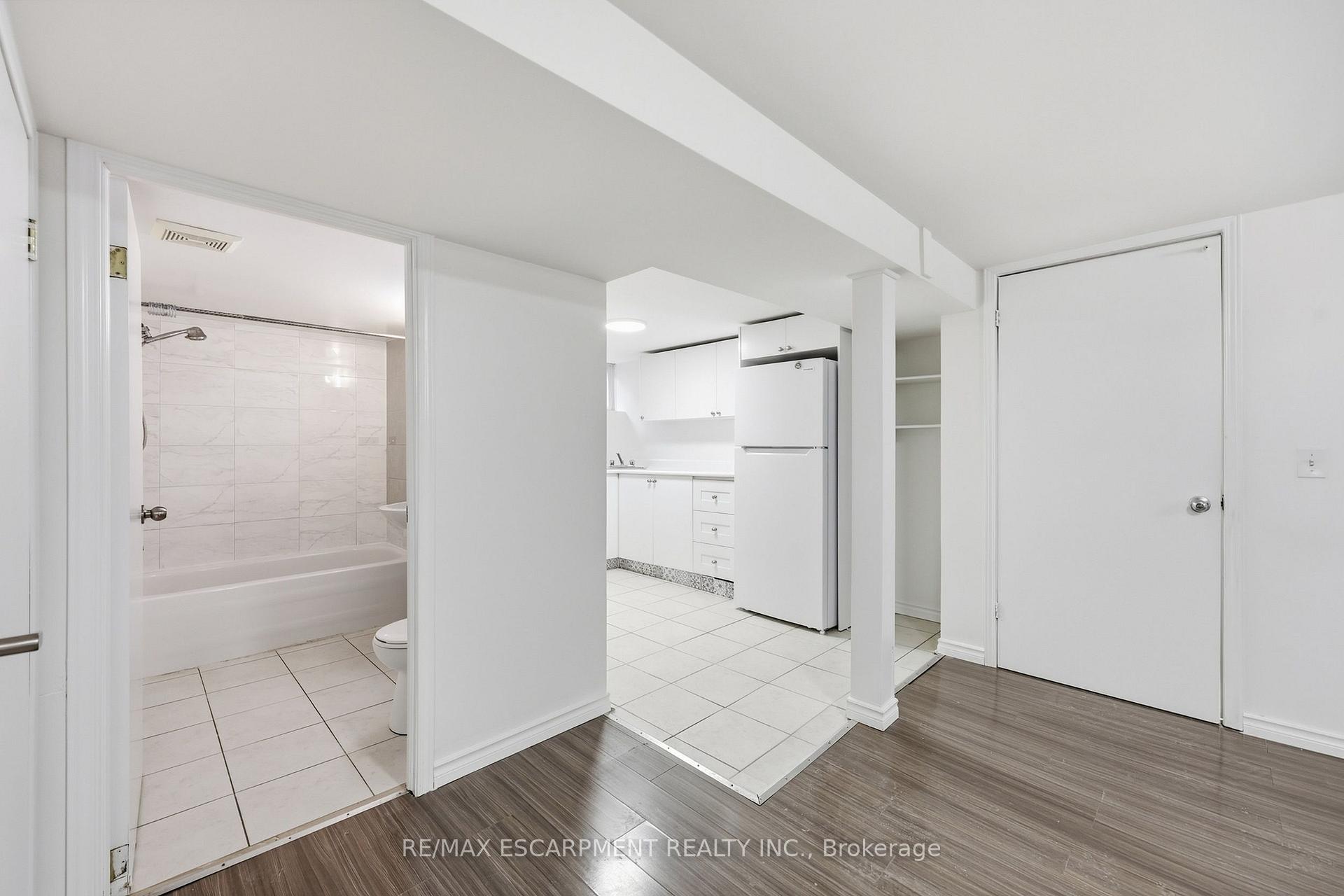 Photo 8 of Unit Lower, 292 Bogert Avenue, North York, Lansing-Westgate — HOMEH