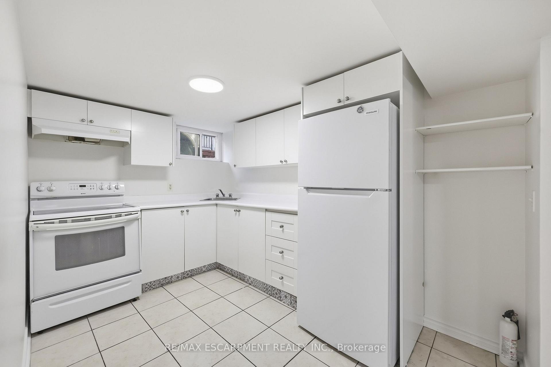 Photo 9 of Unit Lower, 292 Bogert Avenue, North York, Lansing-Westgate — HOMEH