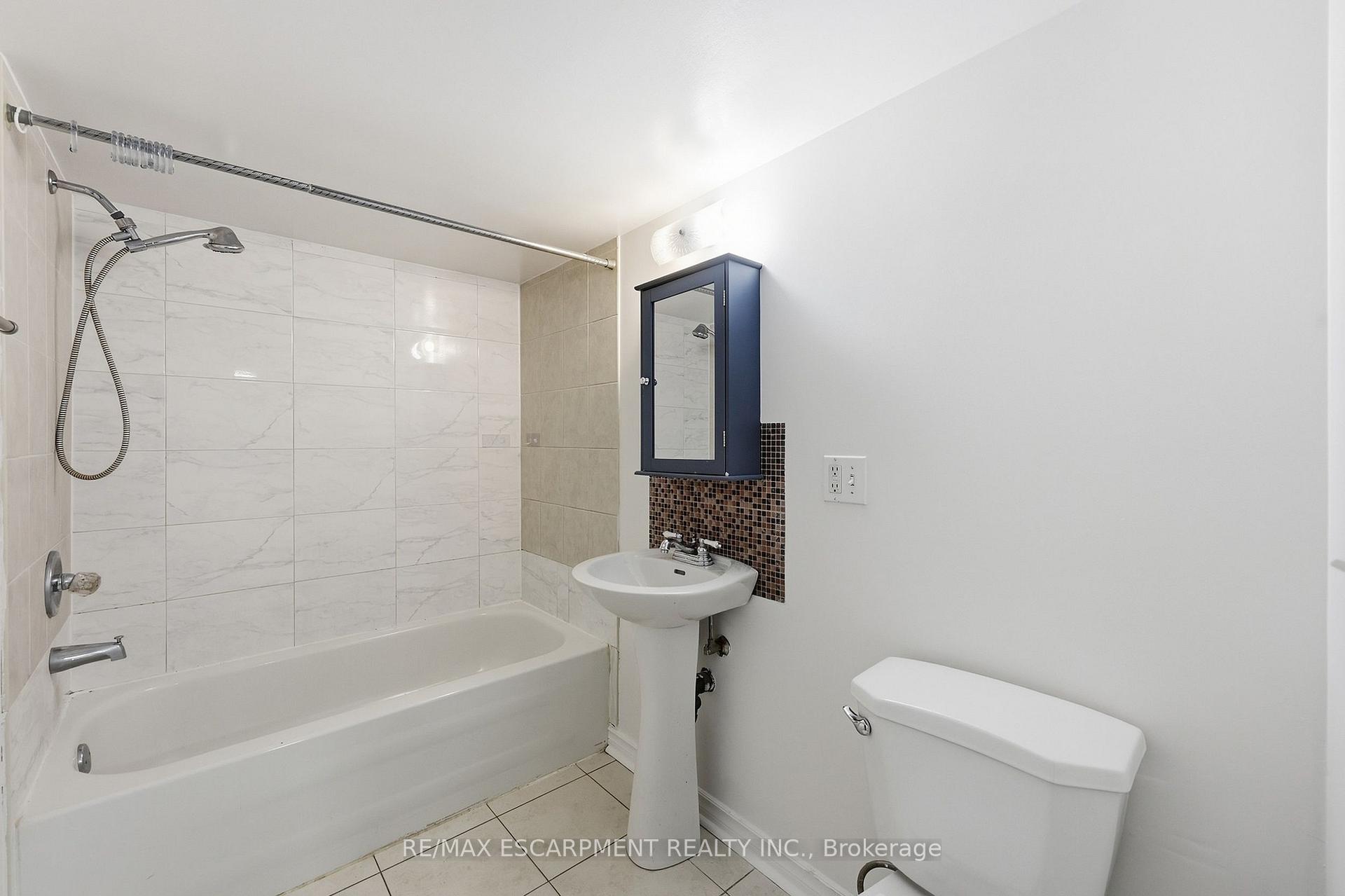 Photo 10 of Unit Lower, 292 Bogert Avenue, North York, Lansing-Westgate — HOMEH