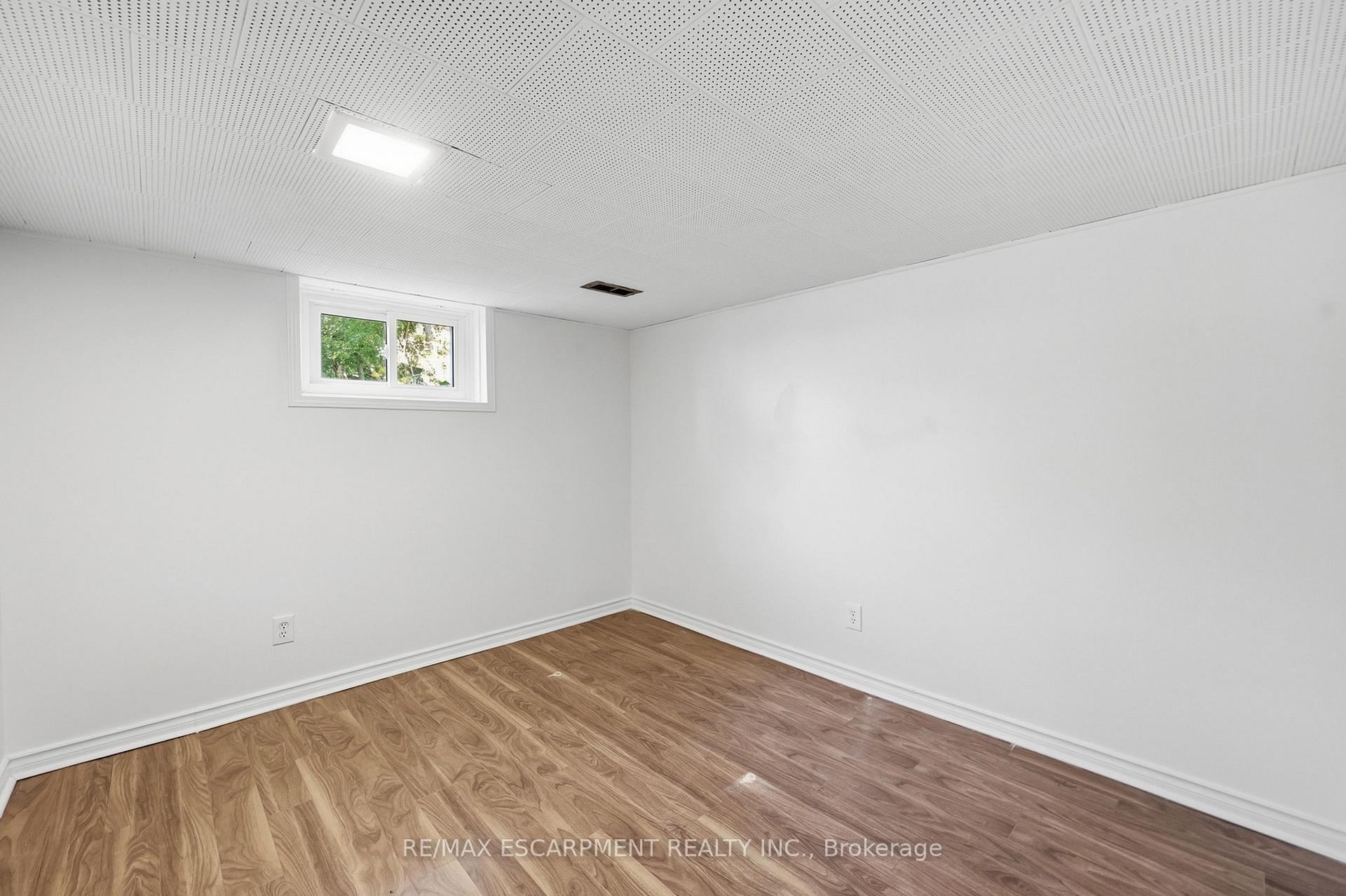 Photo 11 of Unit Lower, 292 Bogert Avenue, North York, Lansing-Westgate — HOMEH