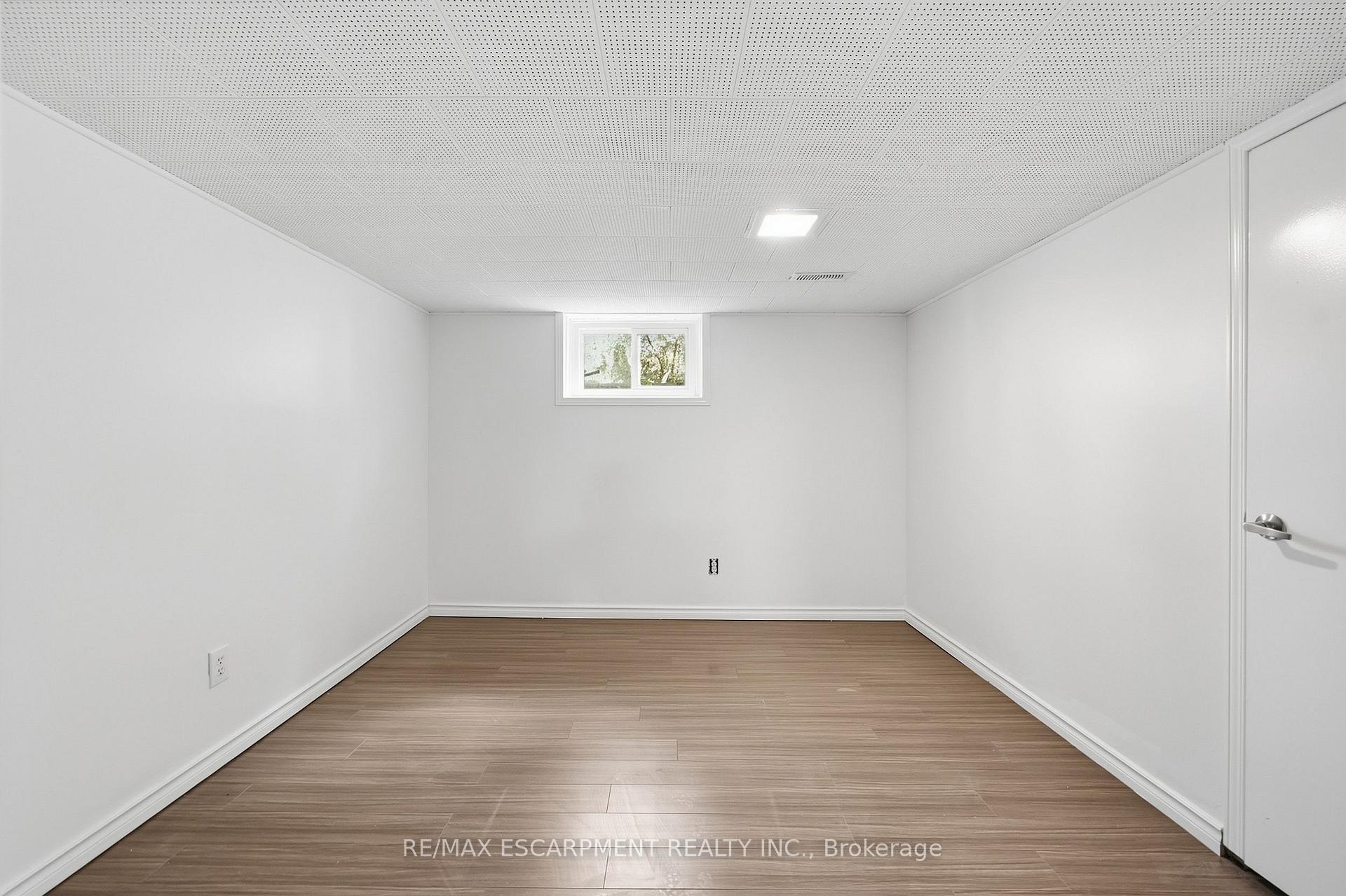 Photo 14 of Unit Lower, 292 Bogert Avenue, North York, Lansing-Westgate — HOMEH