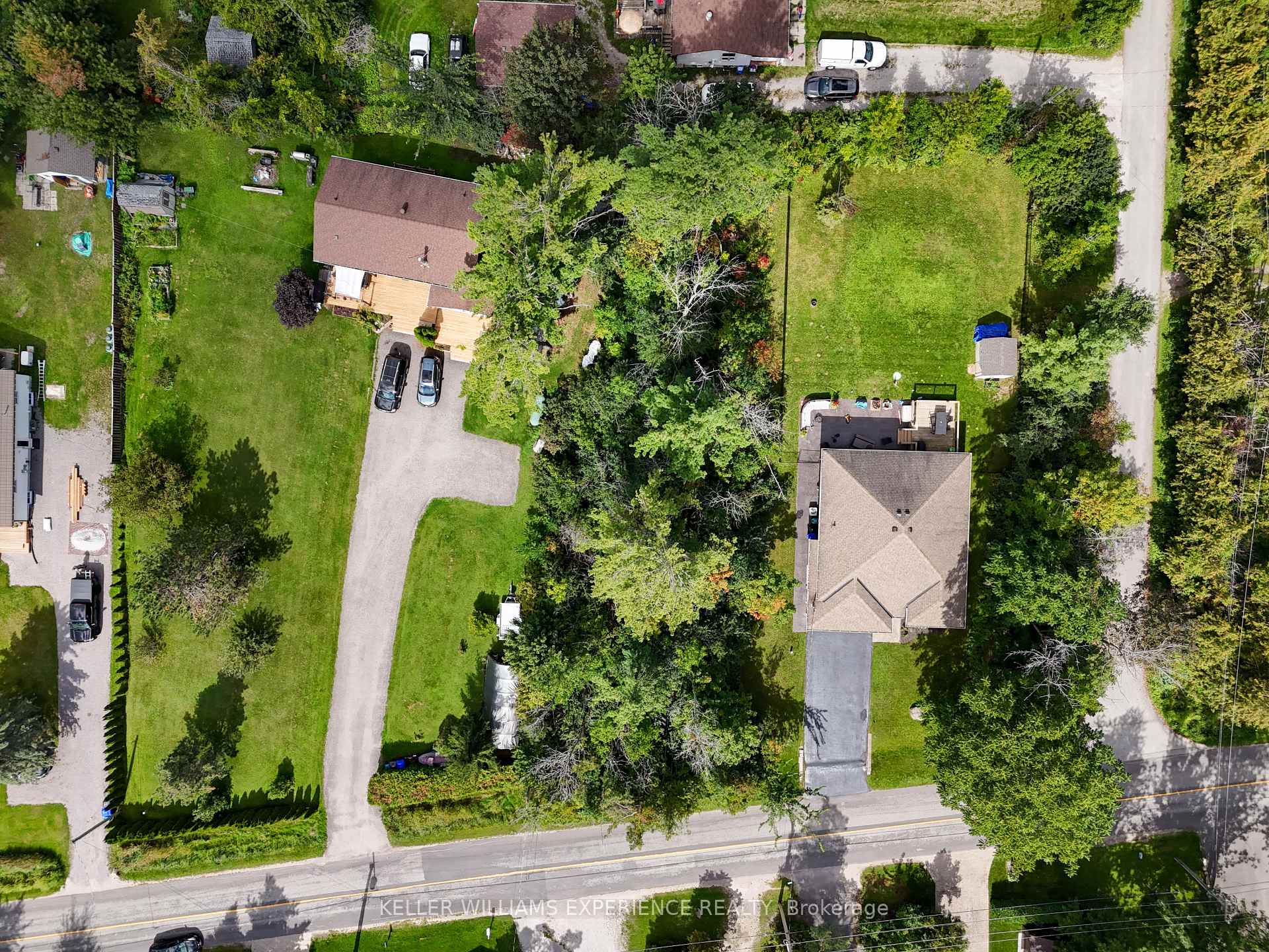 Photo 3 of 108 Lakeshore Road E, Oro-Medonte, Rural Oro-Medonte — HOMEH
