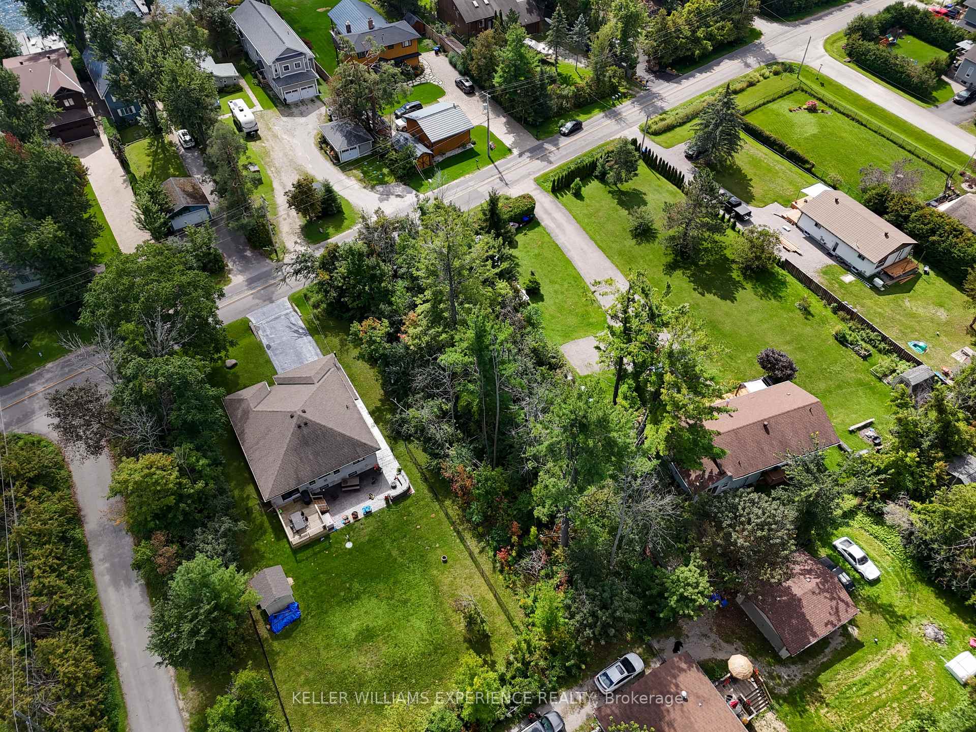 Photo 8 of 108 Lakeshore Road E, Oro-Medonte, Rural Oro-Medonte — HOMEH