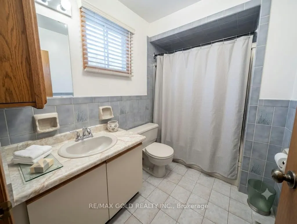 Photo 6 of 16 Cassis Drive, Etobicoke, West Humber-Clairville — HOMEH