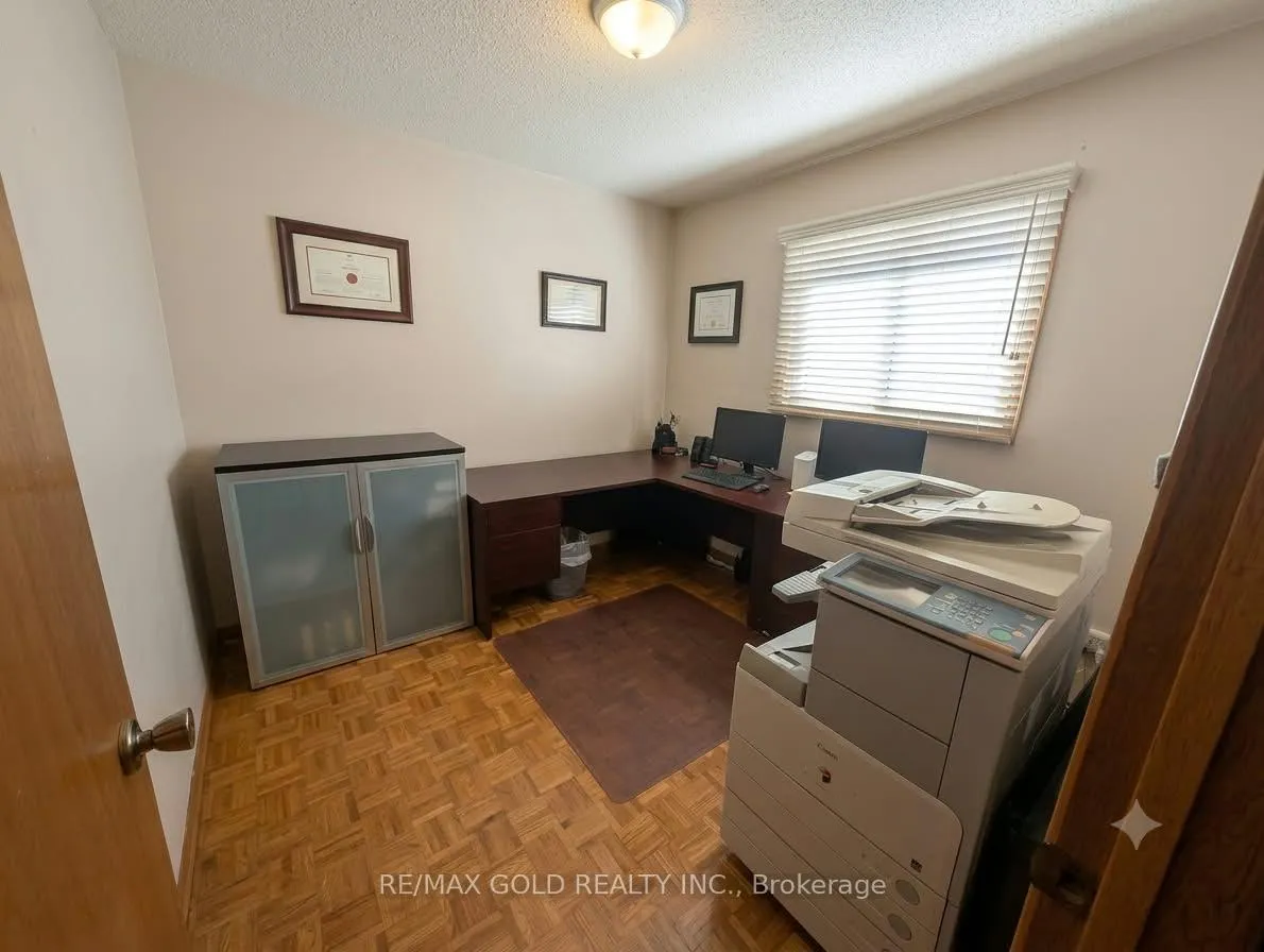 Photo 7 of 16 Cassis Drive, Etobicoke, West Humber-Clairville — HOMEH
