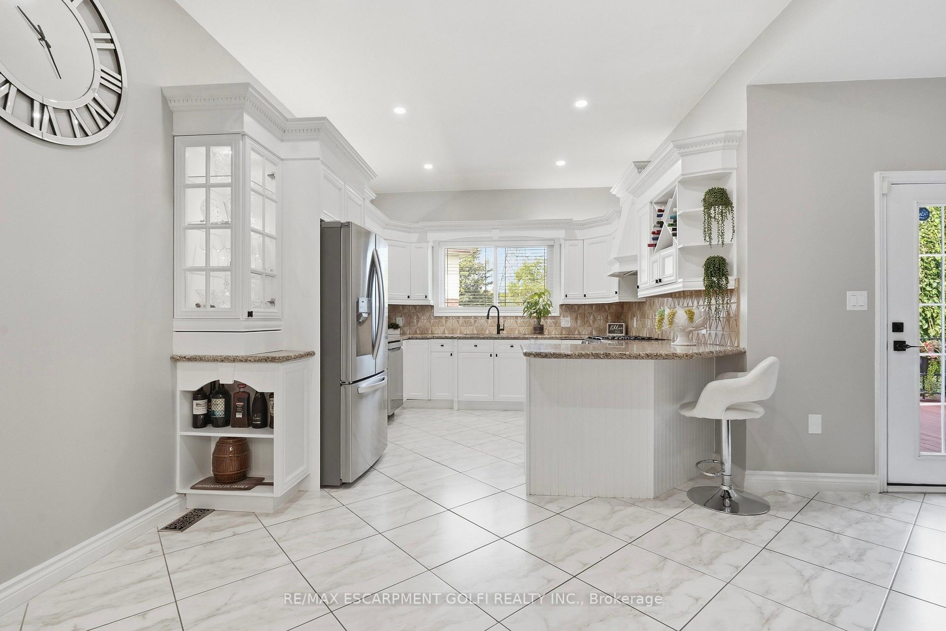 Photo 10 of 7105 York Drive, Niagara Falls, Morrison — HOMEH