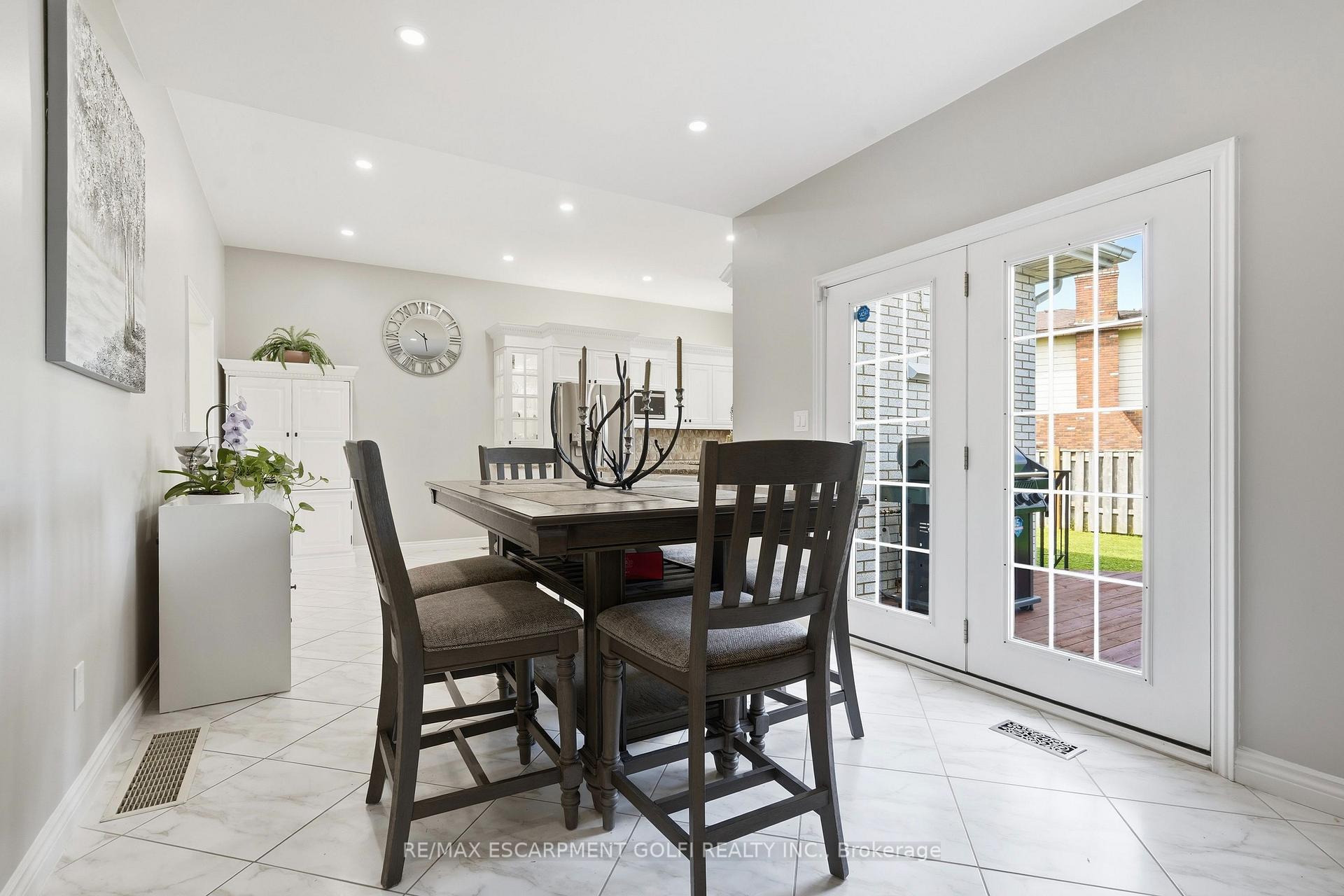 Photo 13 of 7105 York Drive, Niagara Falls, Morrison — HOMEH