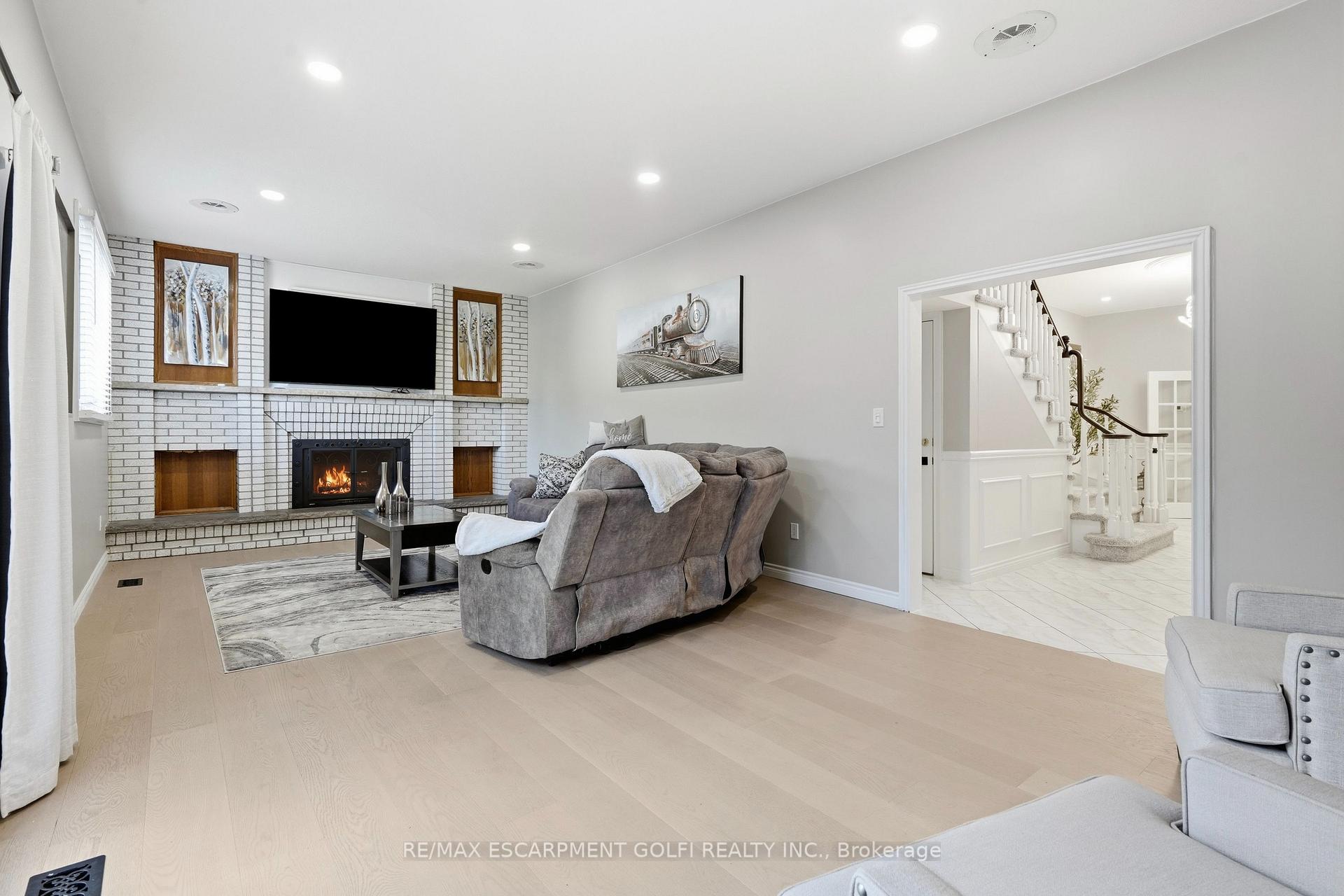 Photo 15 of 7105 York Drive, Niagara Falls, Morrison — HOMEH