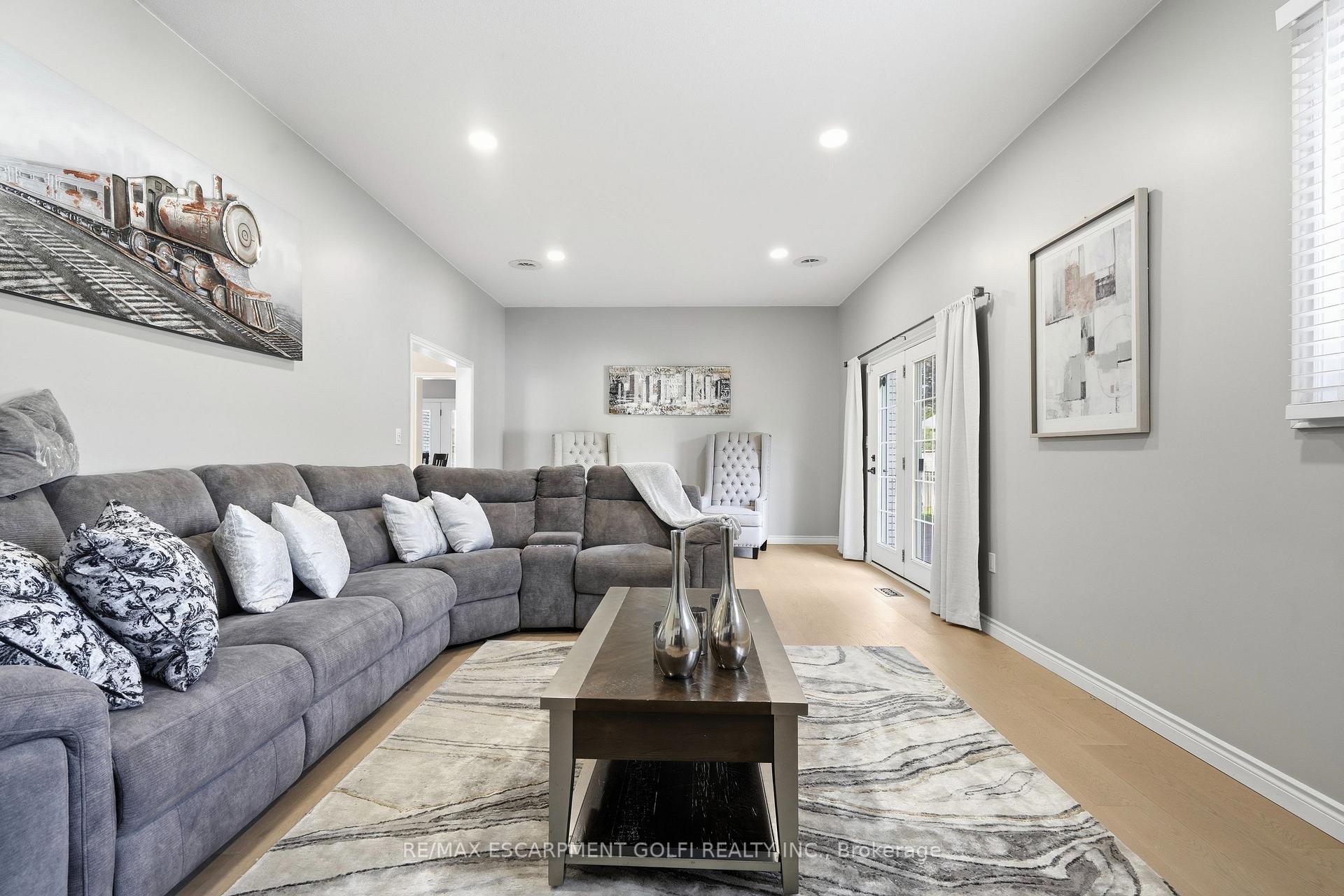 Photo 16 of 7105 York Drive, Niagara Falls, Morrison — HOMEH