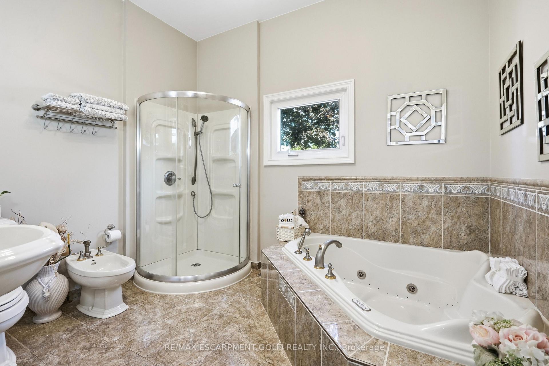Photo 19 of 7105 York Drive, Niagara Falls, Morrison — HOMEH
