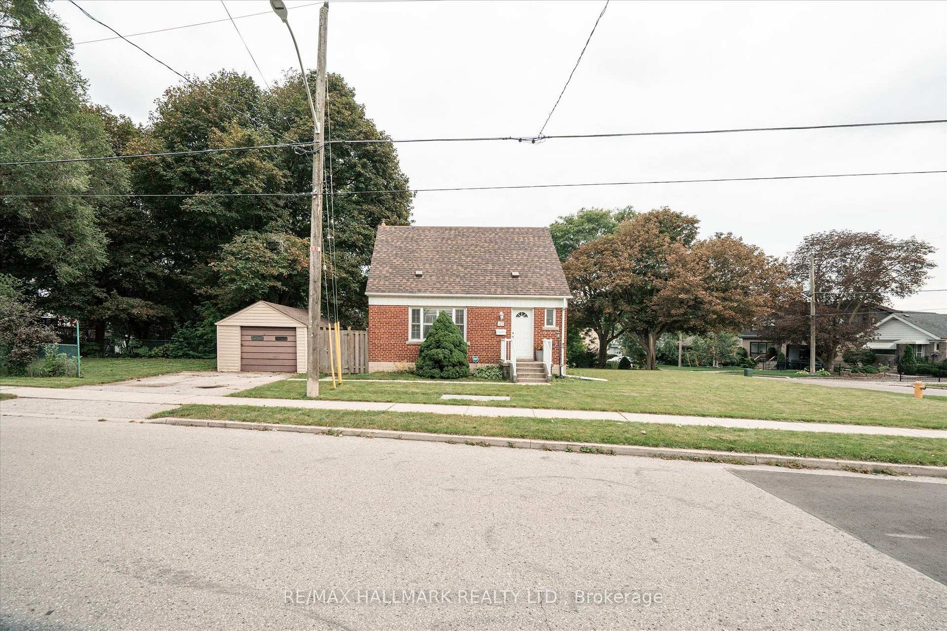 Photo 2 of 37 Holswade Road, Scarborough, Clairlea-Birchmount — HOMEH