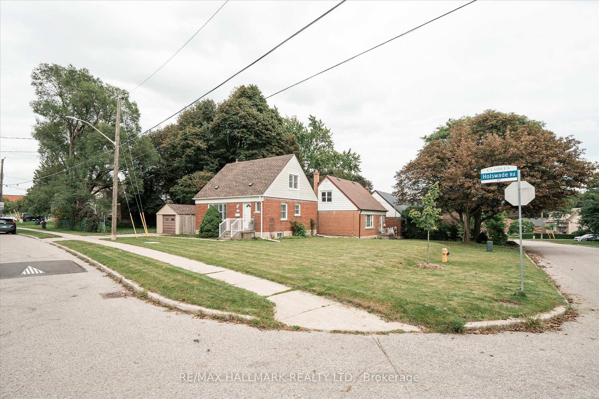Photo 3 of 37 Holswade Road, Scarborough, Clairlea-Birchmount — HOMEH