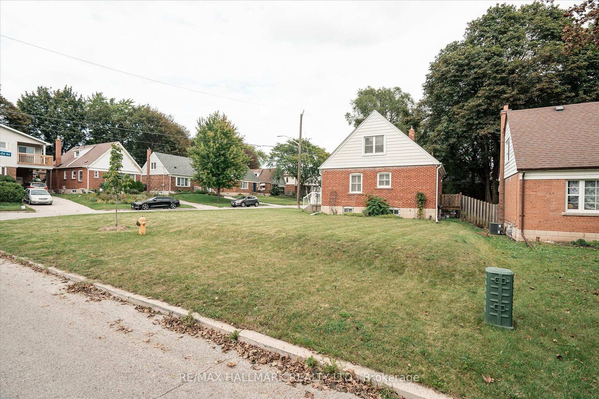Photo 5 of 37 Holswade Road, Scarborough, Clairlea-Birchmount — HOMEH
