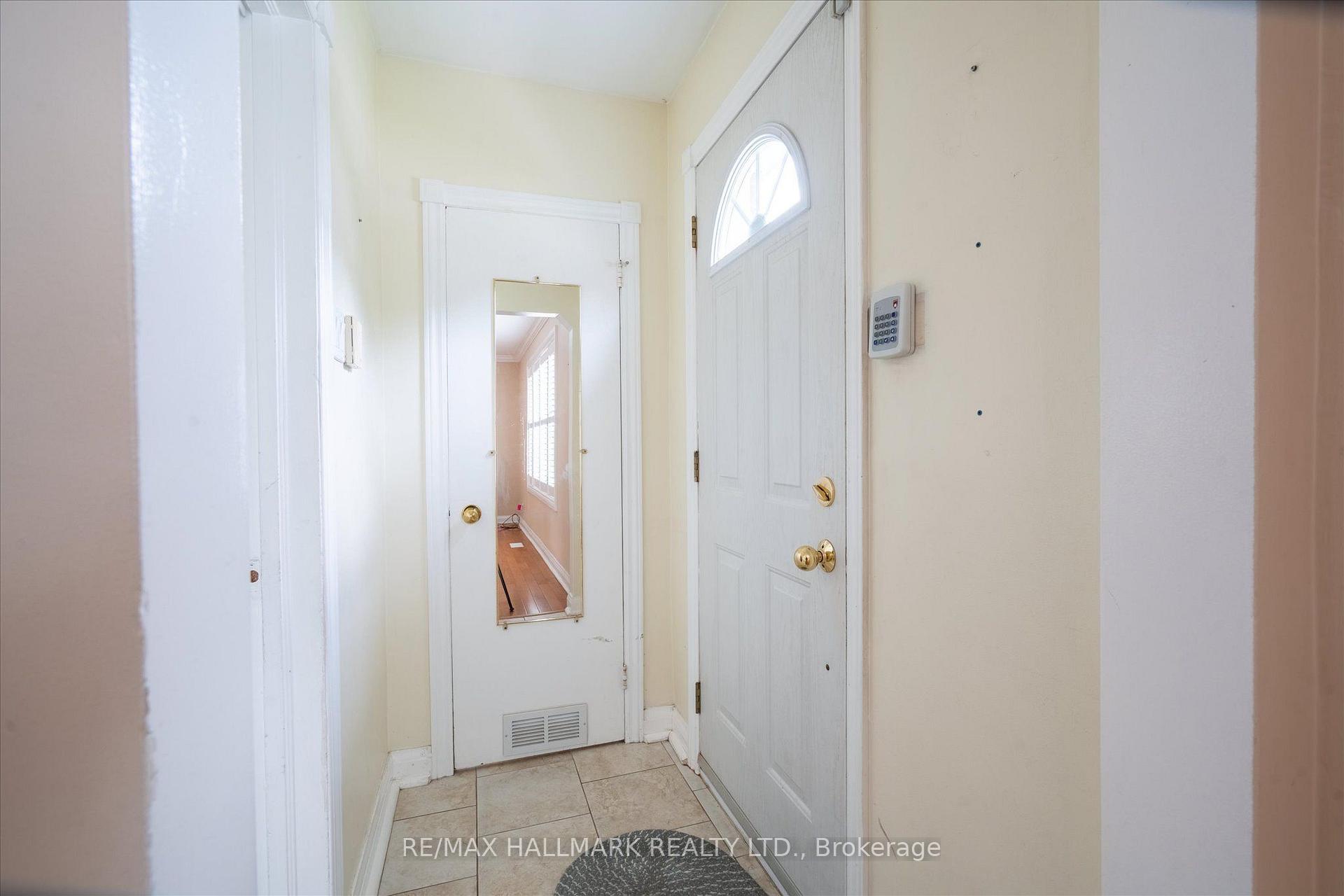 Photo 8 of 37 Holswade Road, Scarborough, Clairlea-Birchmount — HOMEH