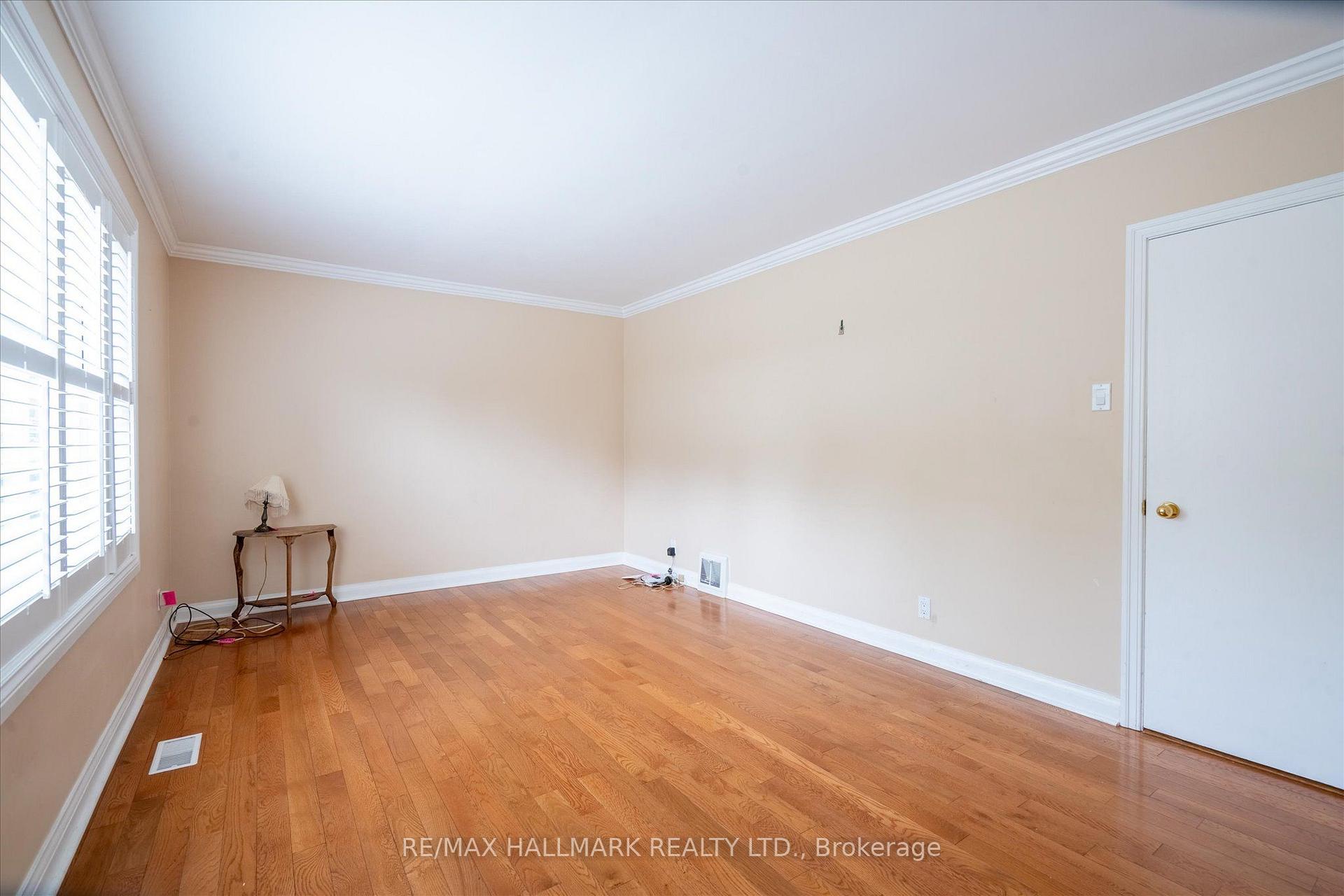 Photo 9 of 37 Holswade Road, Scarborough, Clairlea-Birchmount — HOMEH