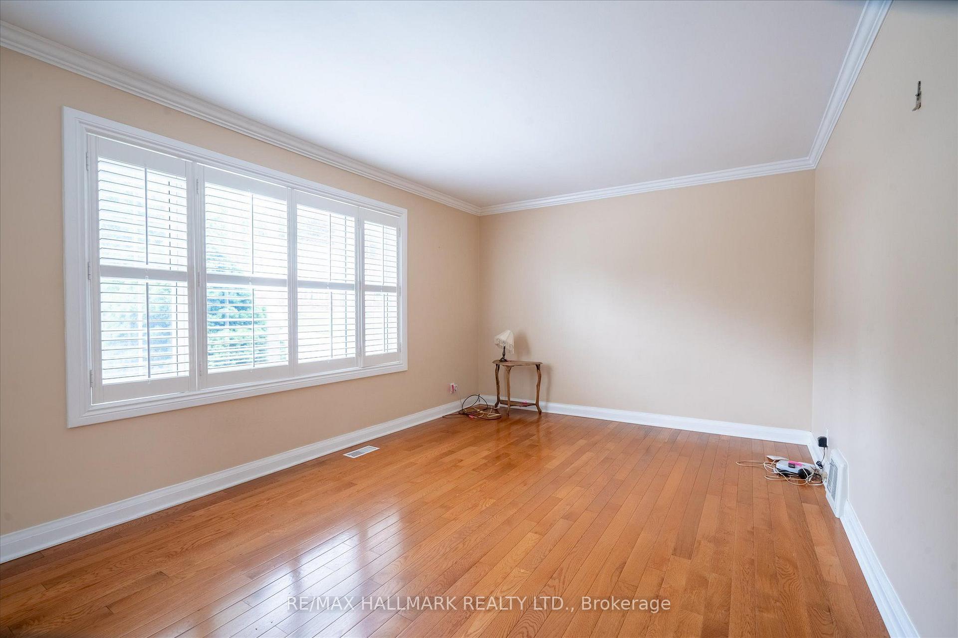 Photo 10 of 37 Holswade Road, Scarborough, Clairlea-Birchmount — HOMEH