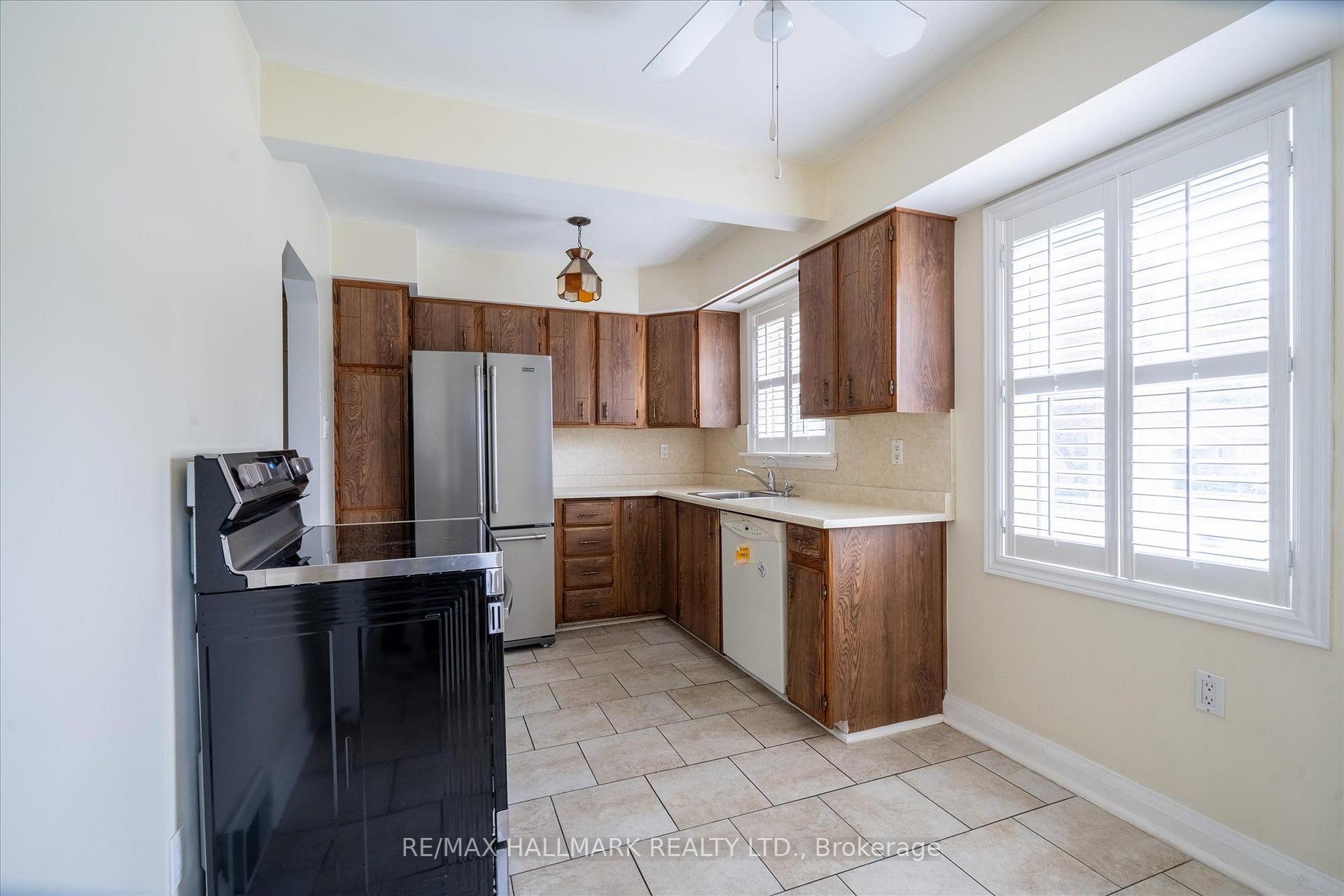 Photo 12 of 37 Holswade Road, Scarborough, Clairlea-Birchmount — HOMEH