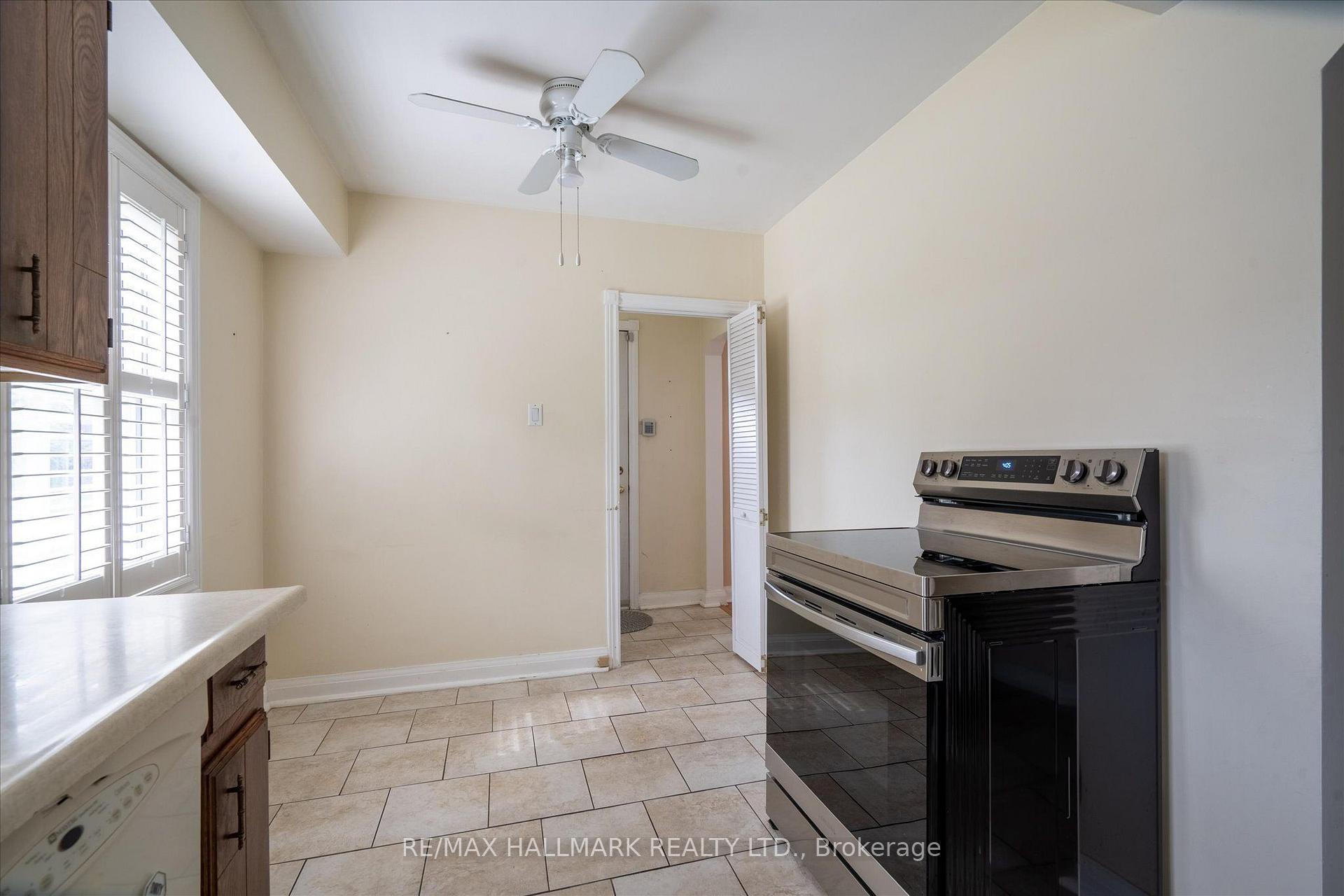 Photo 15 of 37 Holswade Road, Scarborough, Clairlea-Birchmount — HOMEH