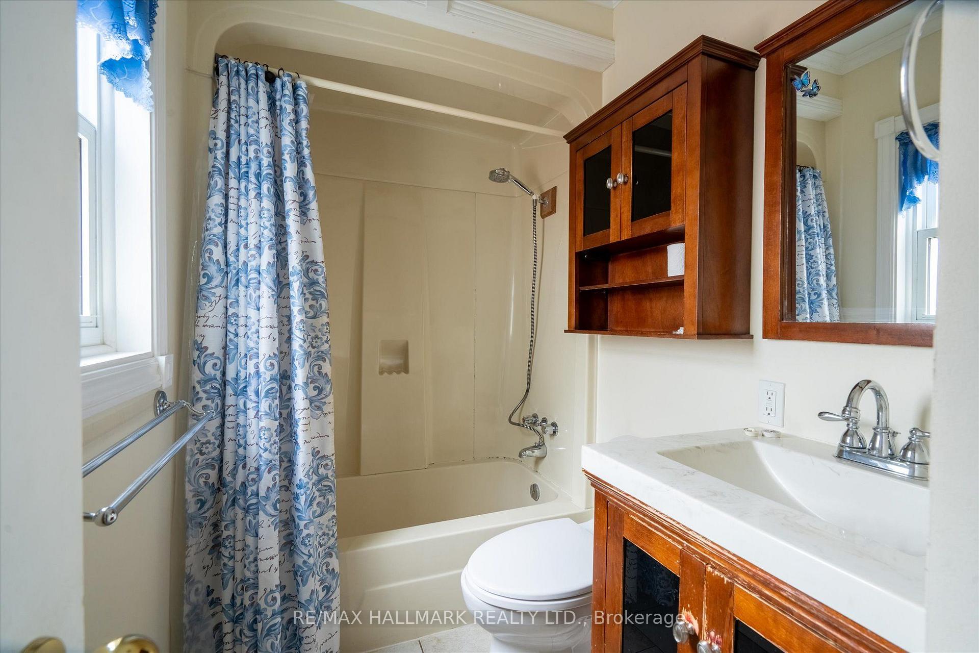 Photo 19 of 37 Holswade Road, Scarborough, Clairlea-Birchmount — HOMEH
