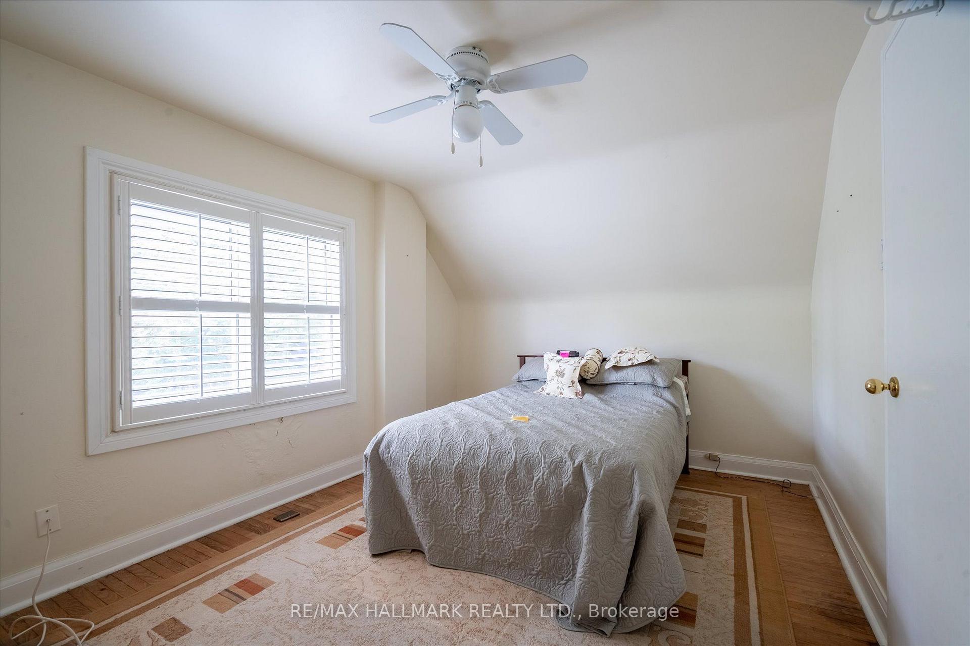 Photo 20 of 37 Holswade Road, Scarborough, Clairlea-Birchmount — HOMEH