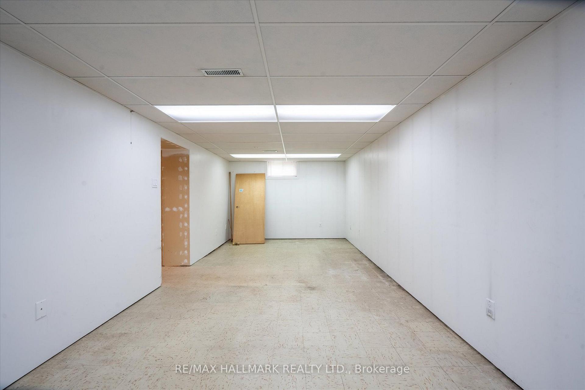 Photo 24 of 37 Holswade Road, Scarborough, Clairlea-Birchmount — HOMEH