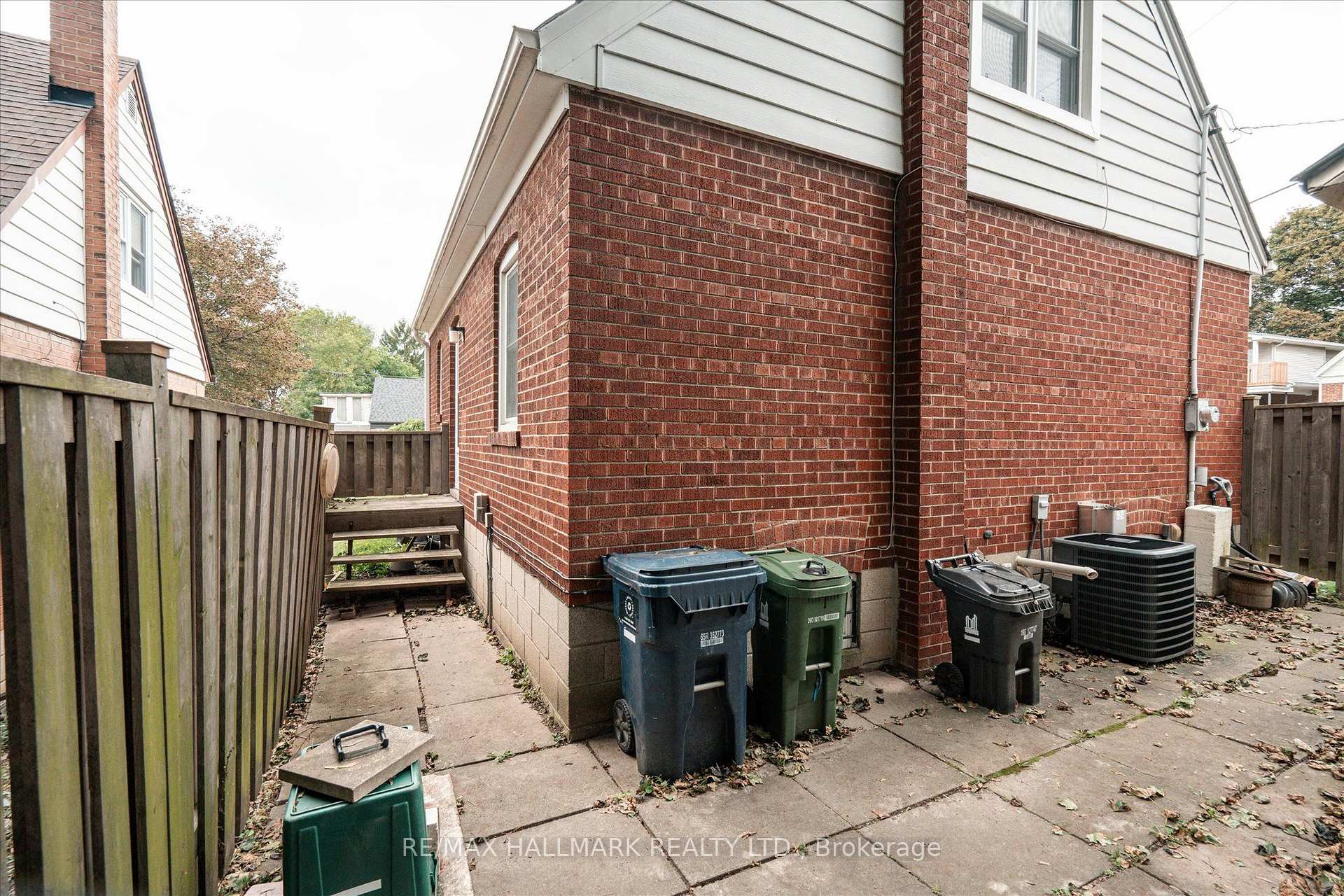Photo 30 of 37 Holswade Road, Scarborough, Clairlea-Birchmount — HOMEH