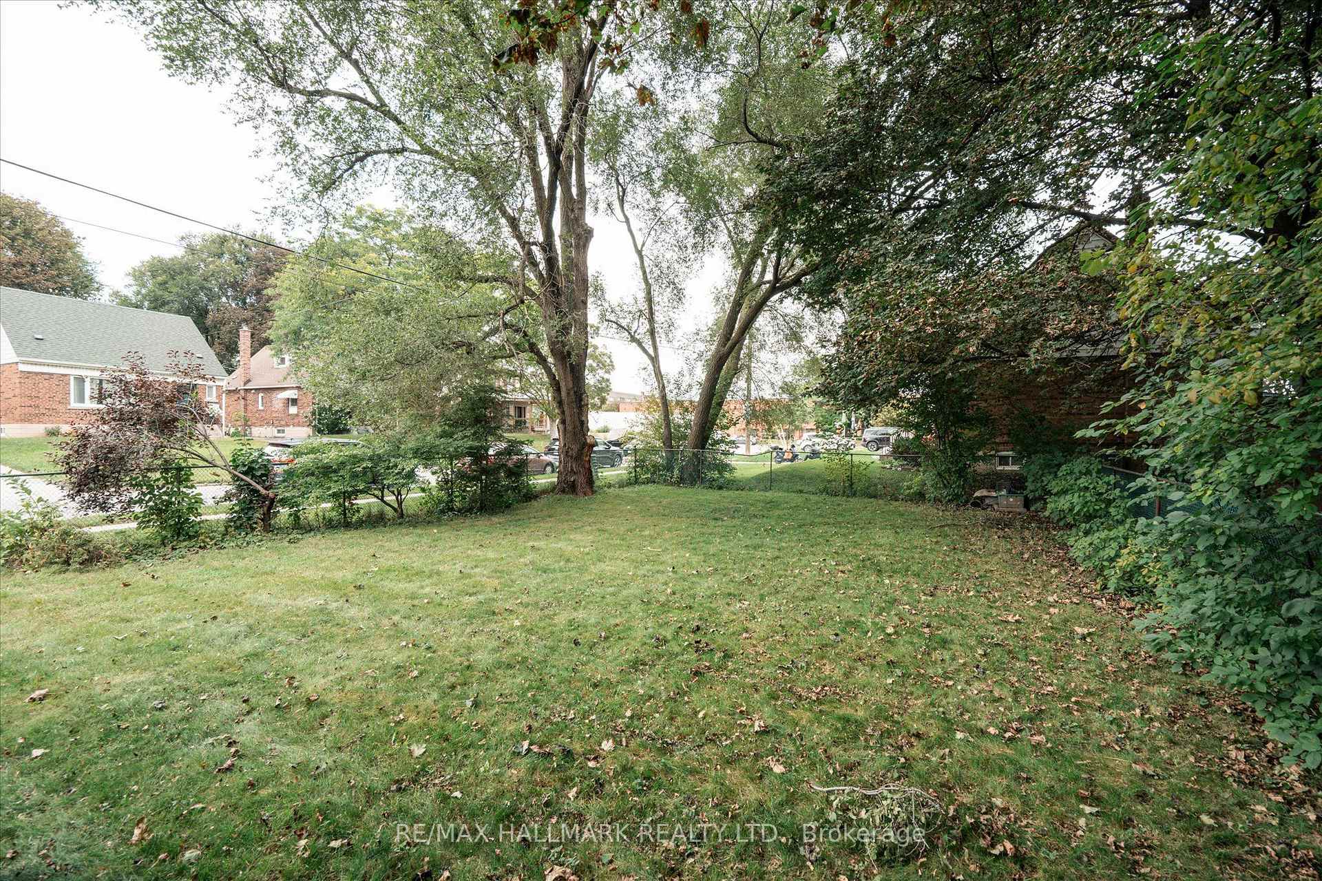 Photo 32 of 37 Holswade Road, Scarborough, Clairlea-Birchmount — HOMEH