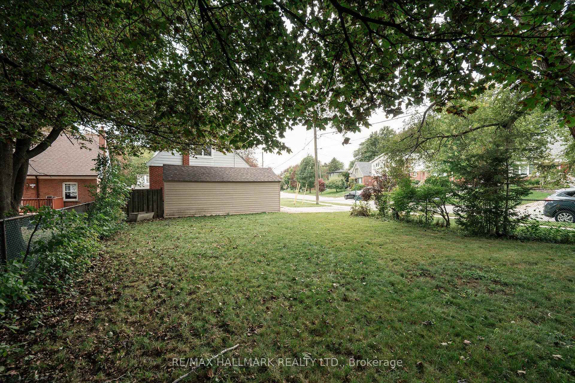 Photo 33 of 37 Holswade Road, Scarborough, Clairlea-Birchmount — HOMEH