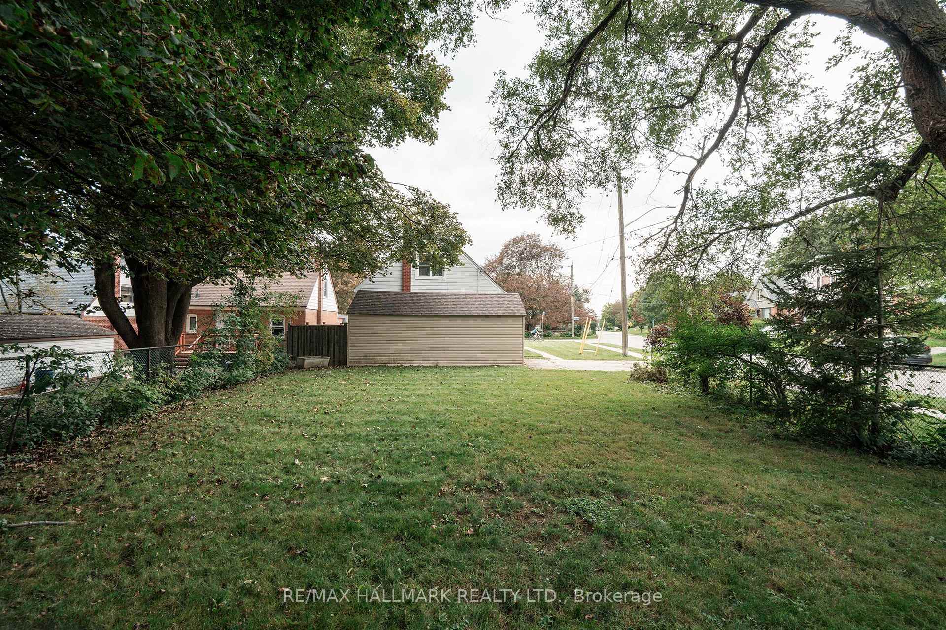Photo 34 of 37 Holswade Road, Scarborough, Clairlea-Birchmount — HOMEH