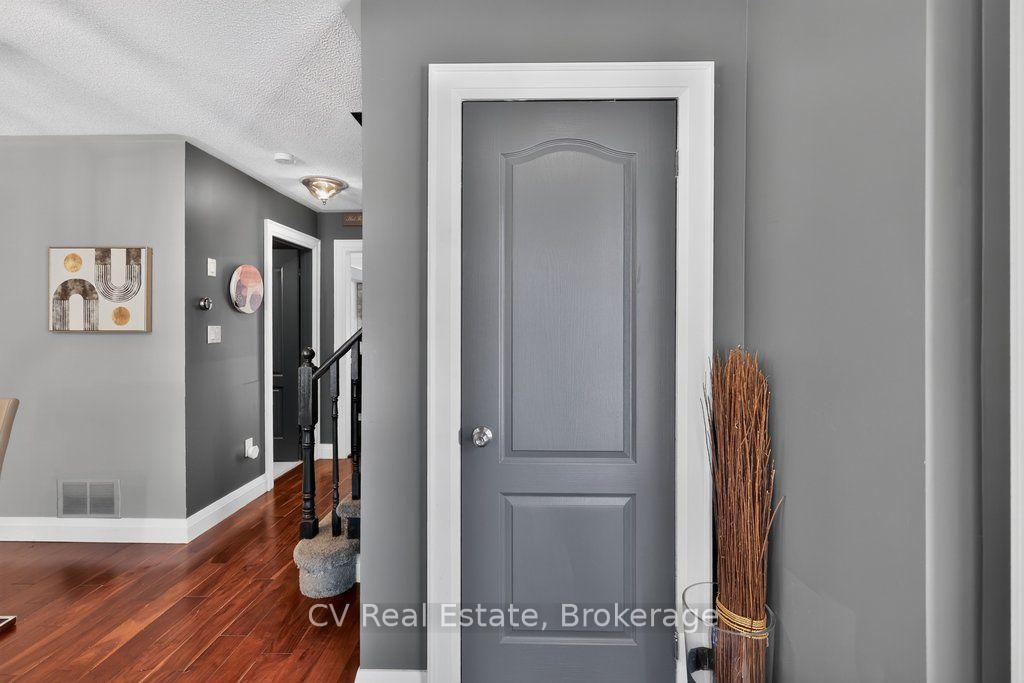 Photo 3 of 2396 Emerson Drive, Burlington, Orchard — HOMEH