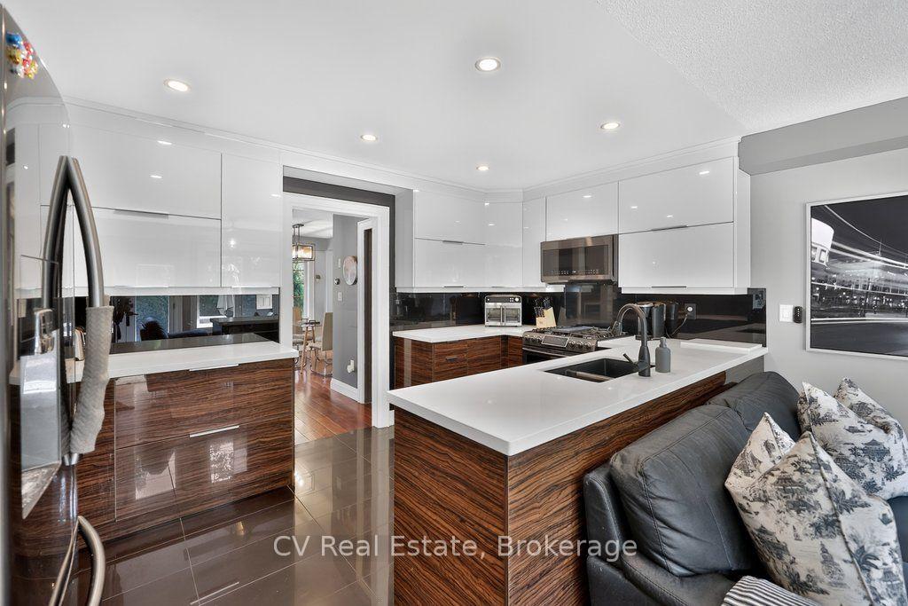 Photo 14 of 2396 Emerson Drive, Burlington, Orchard — HOMEH