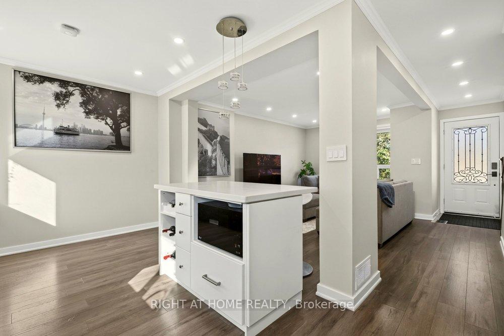Photo 10 of 168 Berkindale Drive, Hamilton, Riverdale — HOMEH