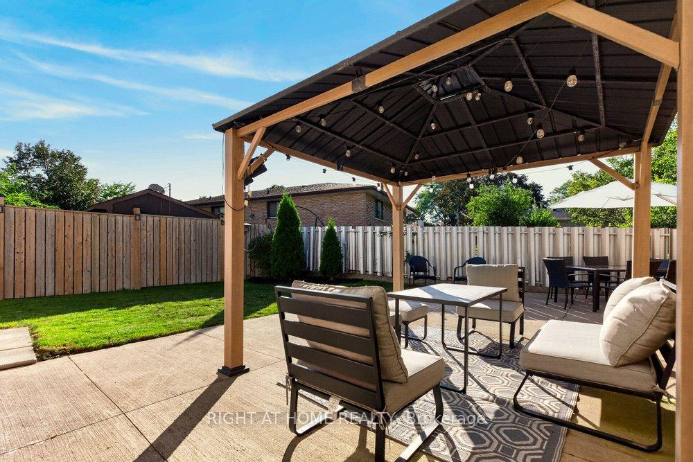 Photo 28 of 168 Berkindale Drive, Hamilton, Riverdale — HOMEH