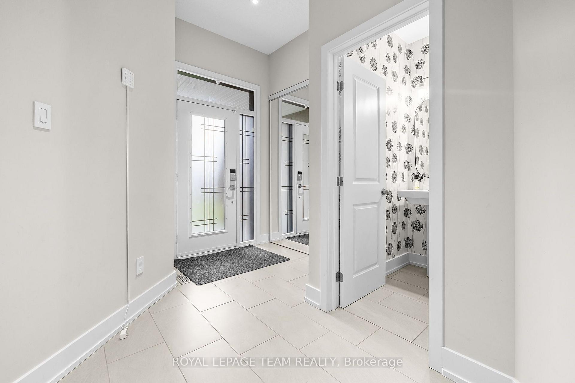 Photo 2 of 605 Tennant Way, Ottawa, Riverside South/Gloucester Glen — HOMEH