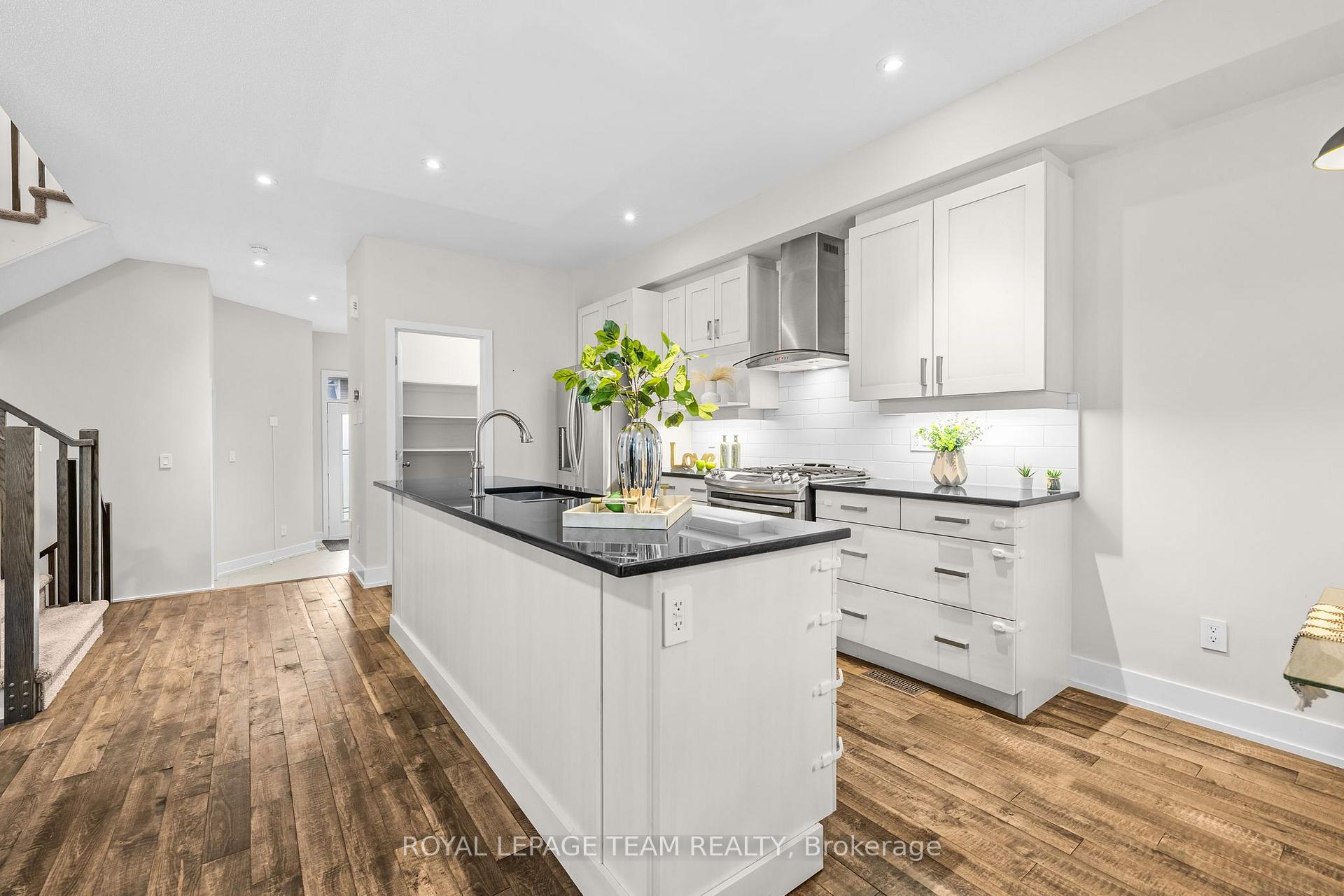 Photo 6 of 605 Tennant Way, Ottawa, Riverside South/Gloucester Glen — HOMEH