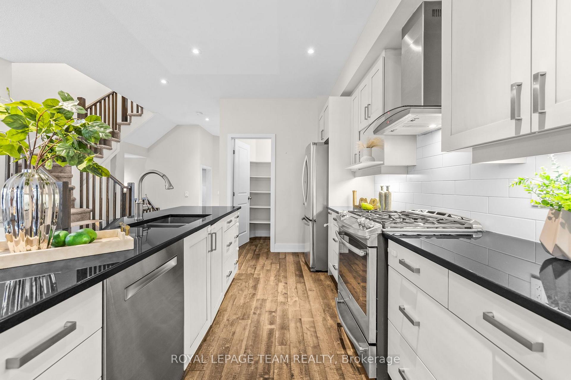 Photo 7 of 605 Tennant Way, Ottawa, Riverside South/Gloucester Glen — HOMEH