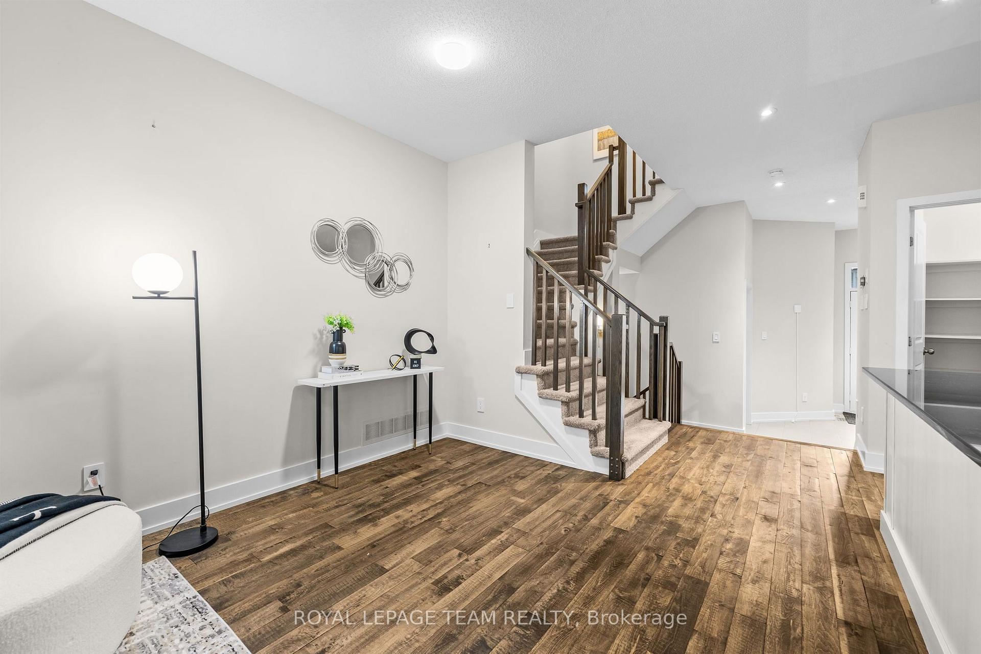 Photo 12 of 605 Tennant Way, Ottawa, Riverside South/Gloucester Glen — HOMEH