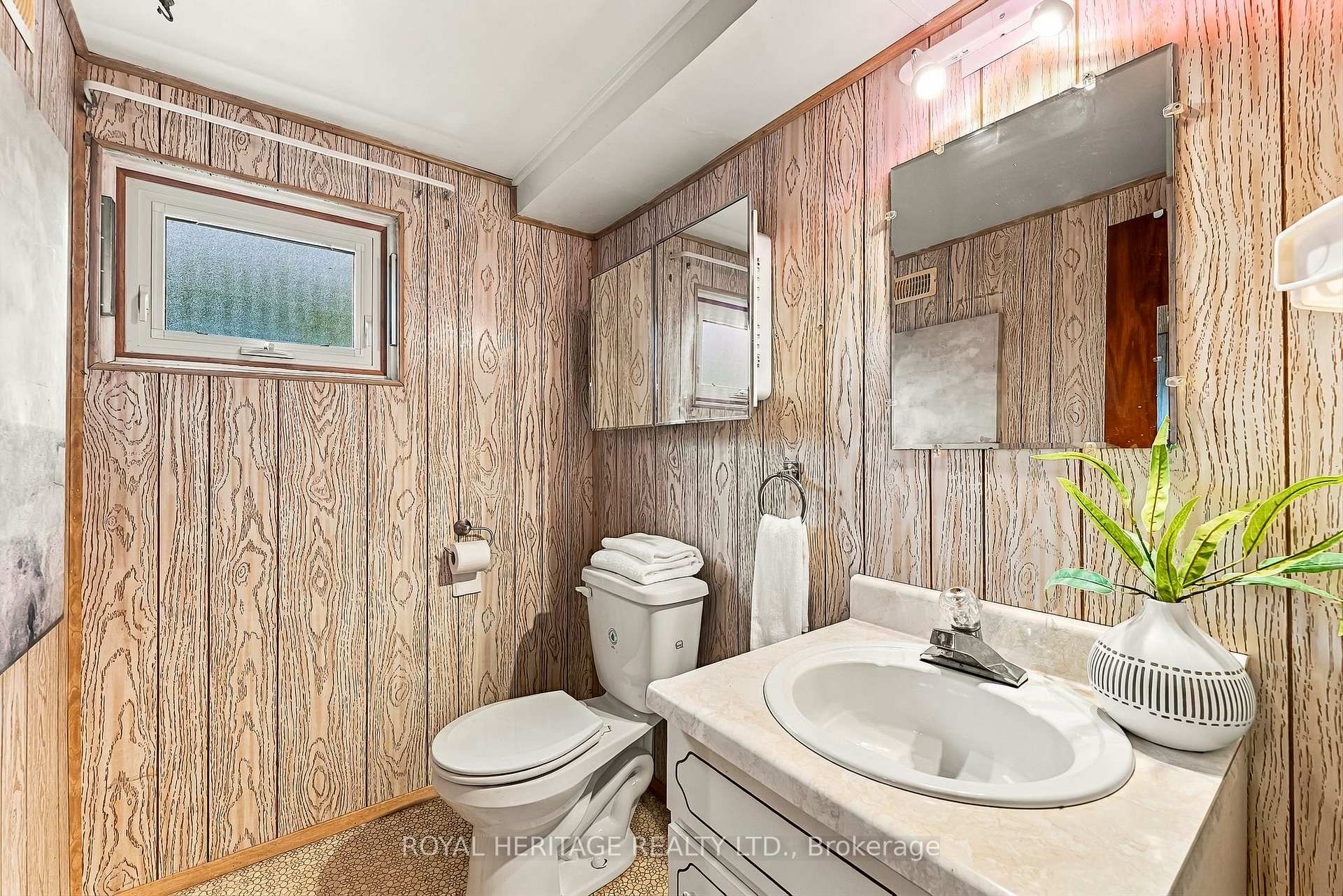 Photo 25 of 45 Barbara Street, Quinte West, Trenton Ward — HOMEH