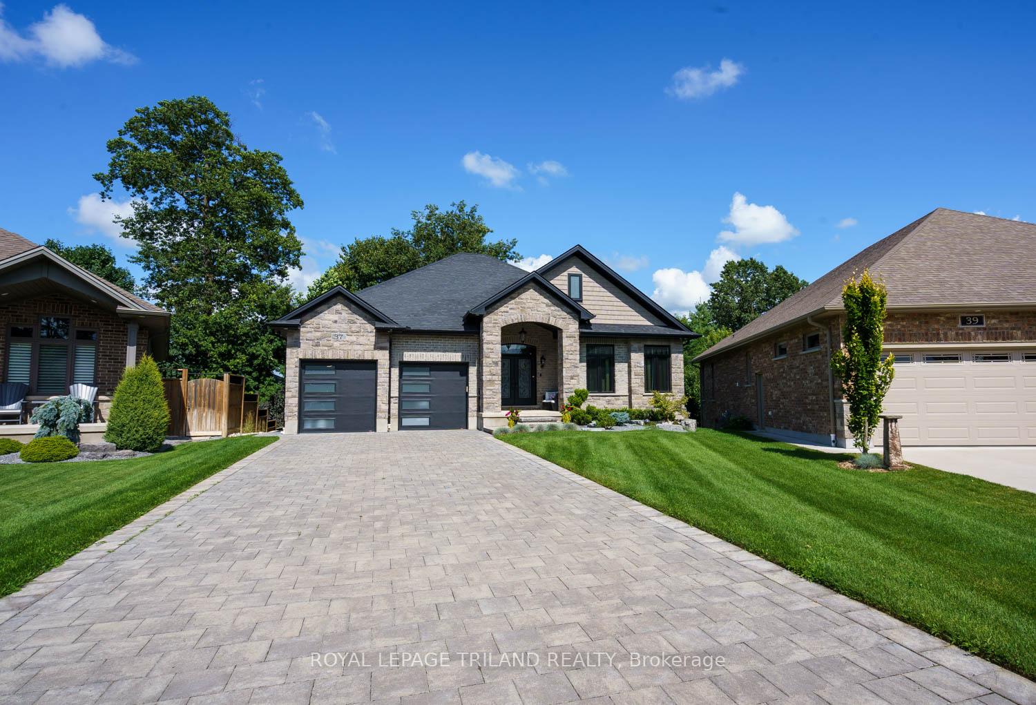 Photo 2 of 37 Ashby Crescent, Strathroy-Caradoc, SW — HOMEH