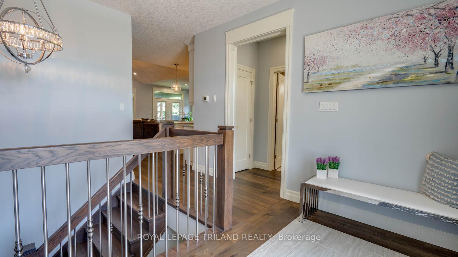 Photo 4 of 37 Ashby Crescent, Strathroy-Caradoc, SW — HOMEH