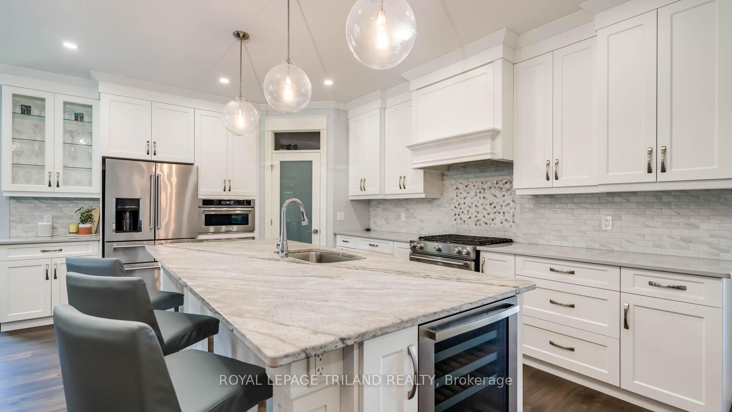 Photo 7 of 37 Ashby Crescent, Strathroy-Caradoc, SW — HOMEH