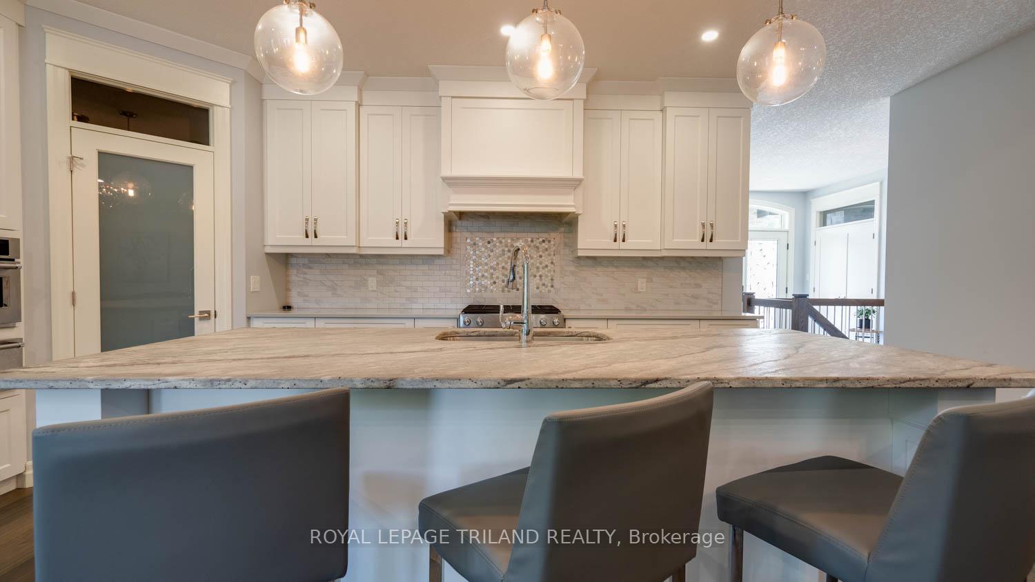 Photo 11 of 37 Ashby Crescent, Strathroy-Caradoc, SW — HOMEH