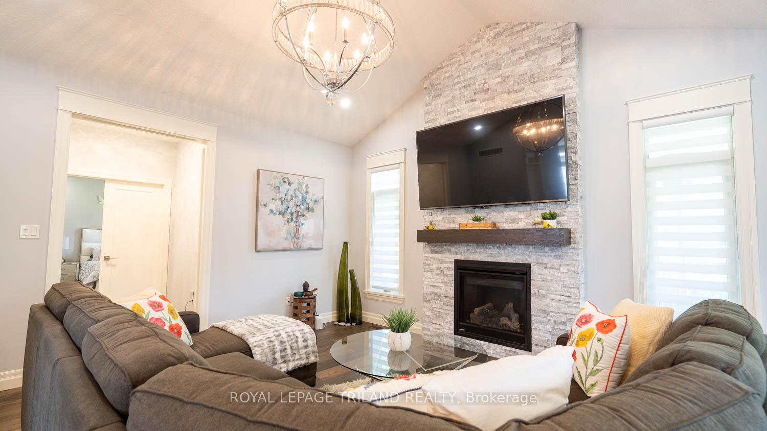 Photo 12 of 37 Ashby Crescent, Strathroy-Caradoc, SW — HOMEH