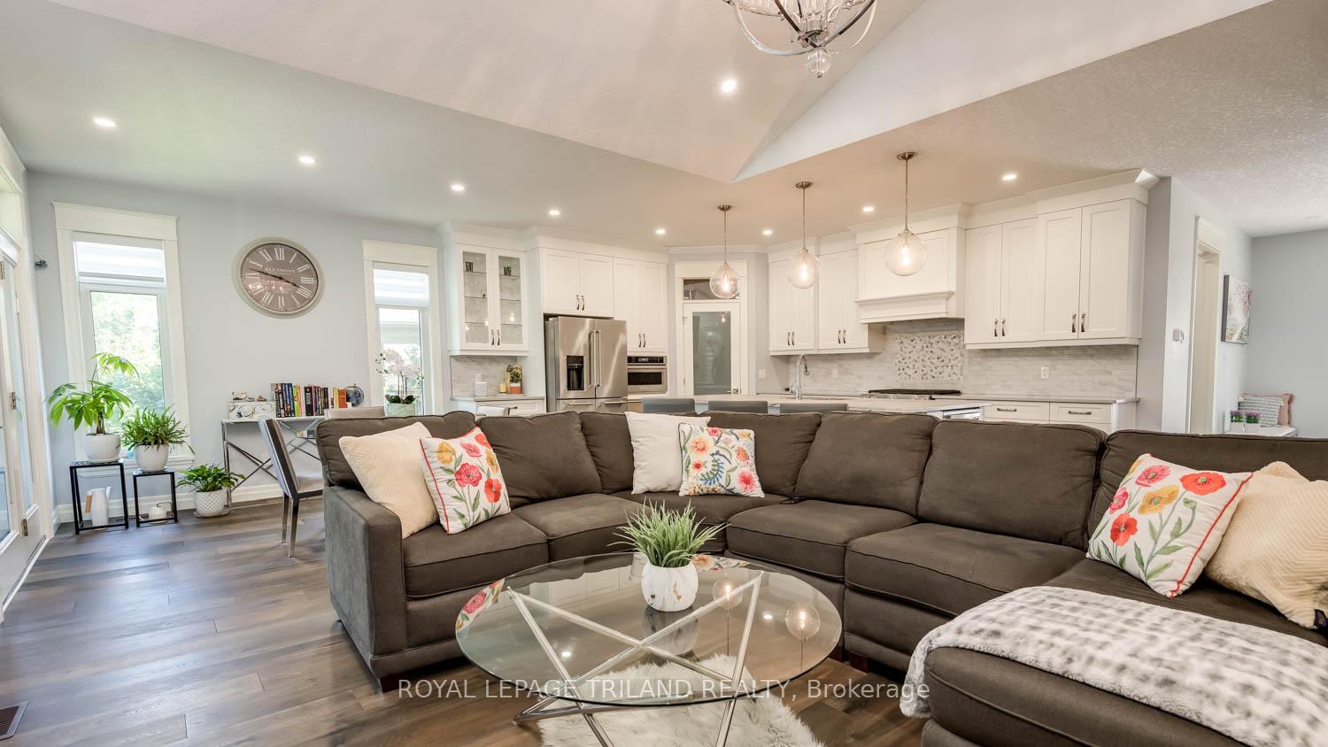 Photo 13 of 37 Ashby Crescent, Strathroy-Caradoc, SW — HOMEH